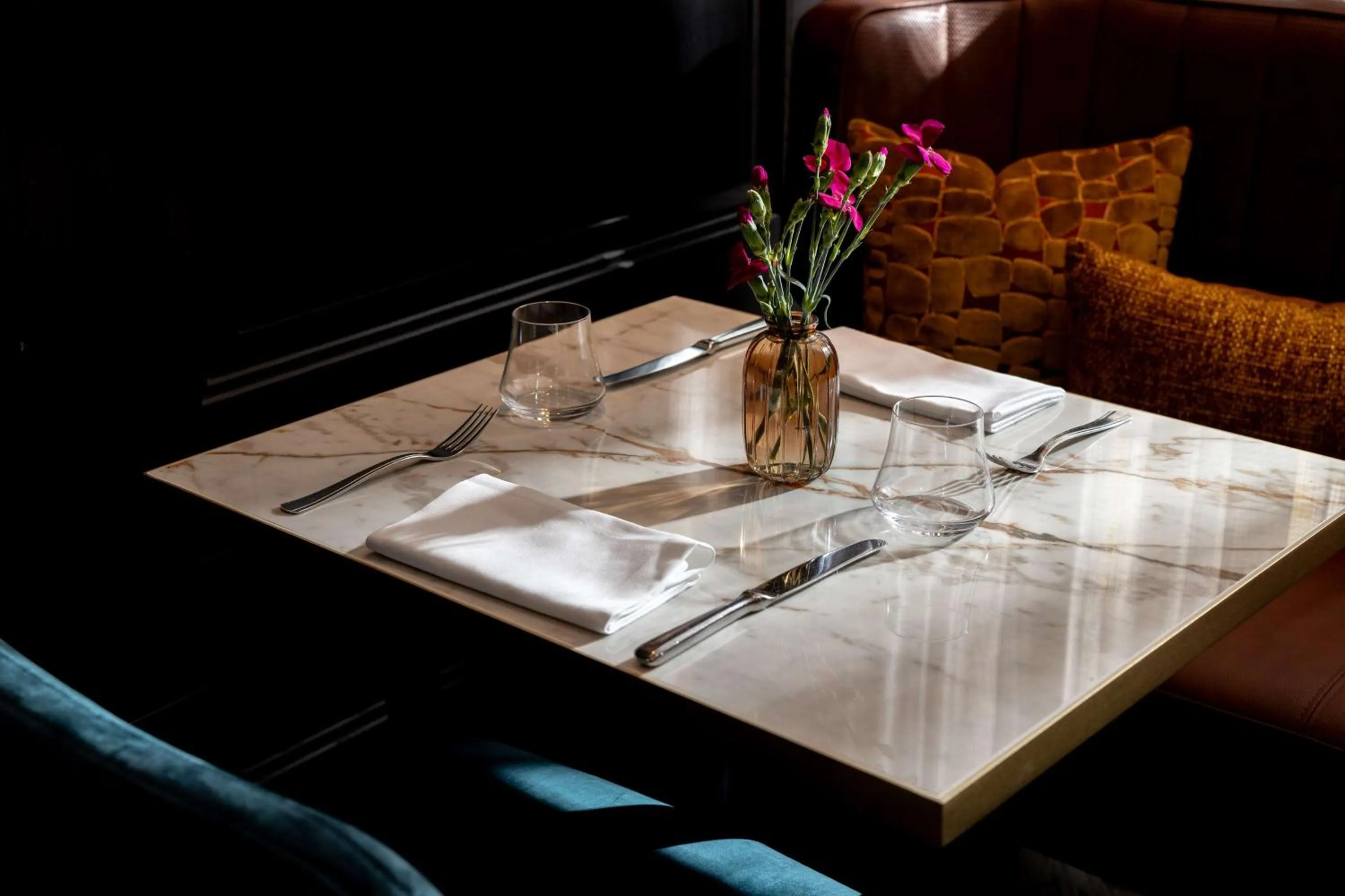 Lounge or bar in Hilton Vienna Plaza