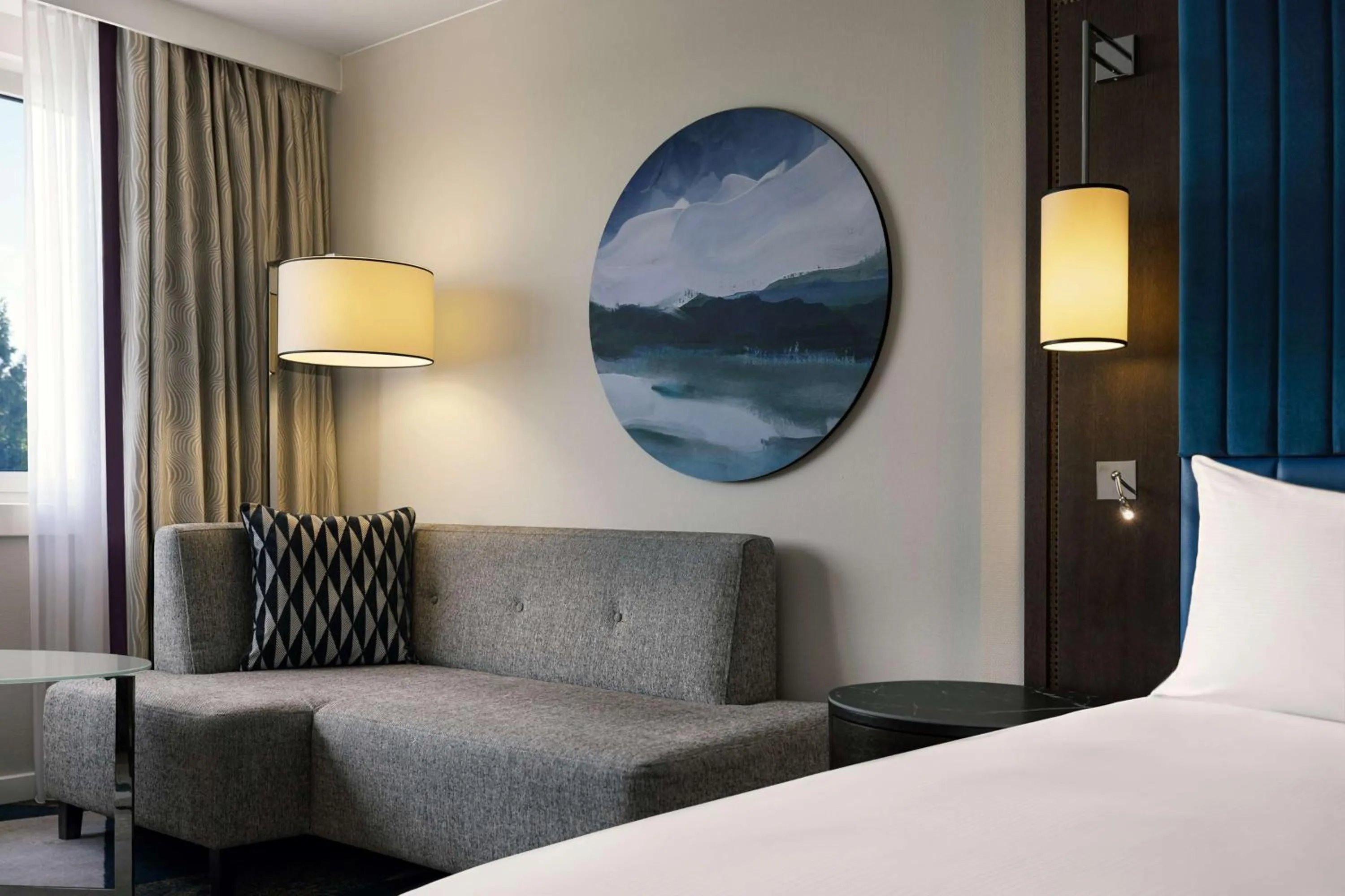 Seating area, Bed in Hilton Vienna Waterfront