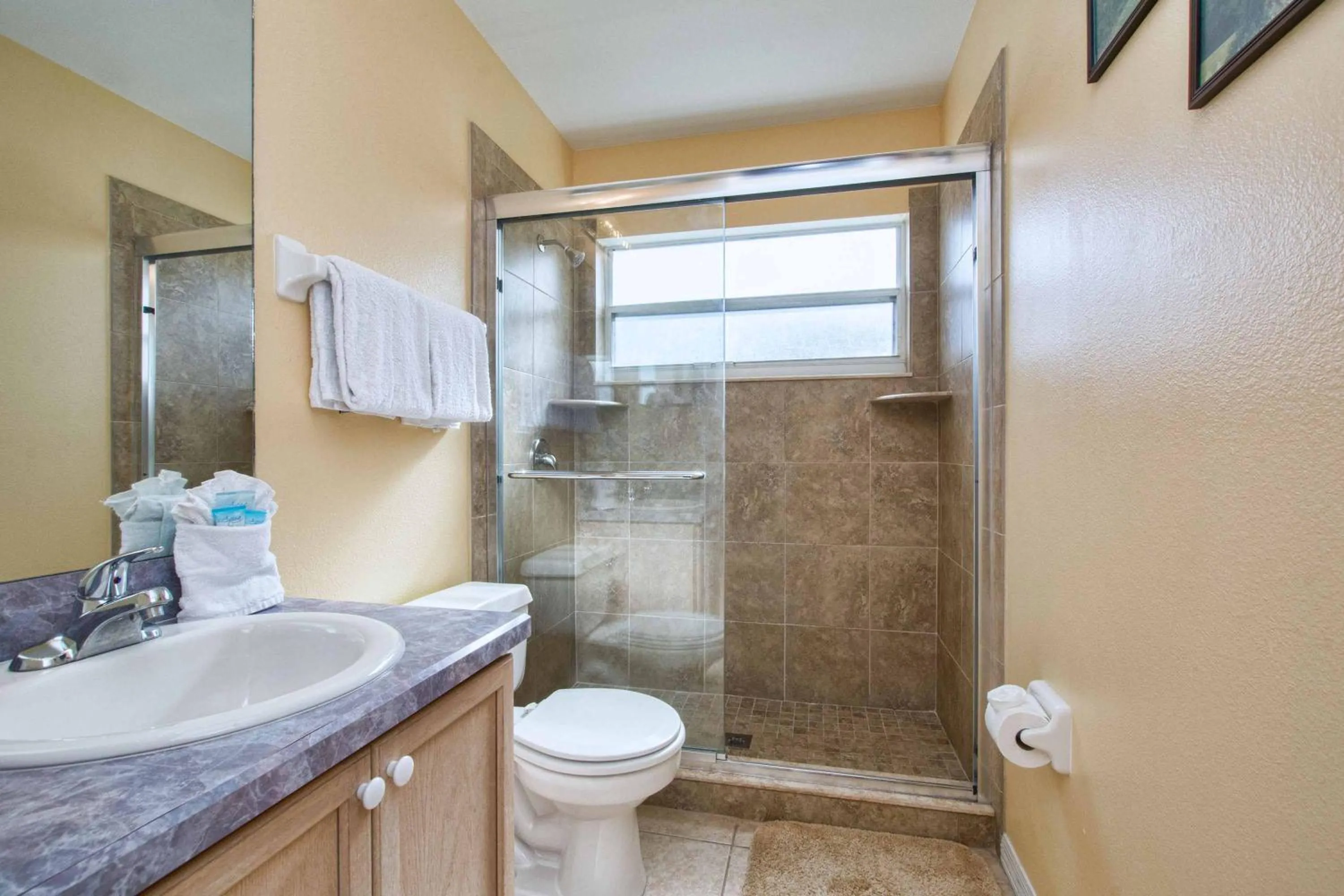 Property building in Indian Ridge- 4 Bedroom Pool Home- 2405Ir