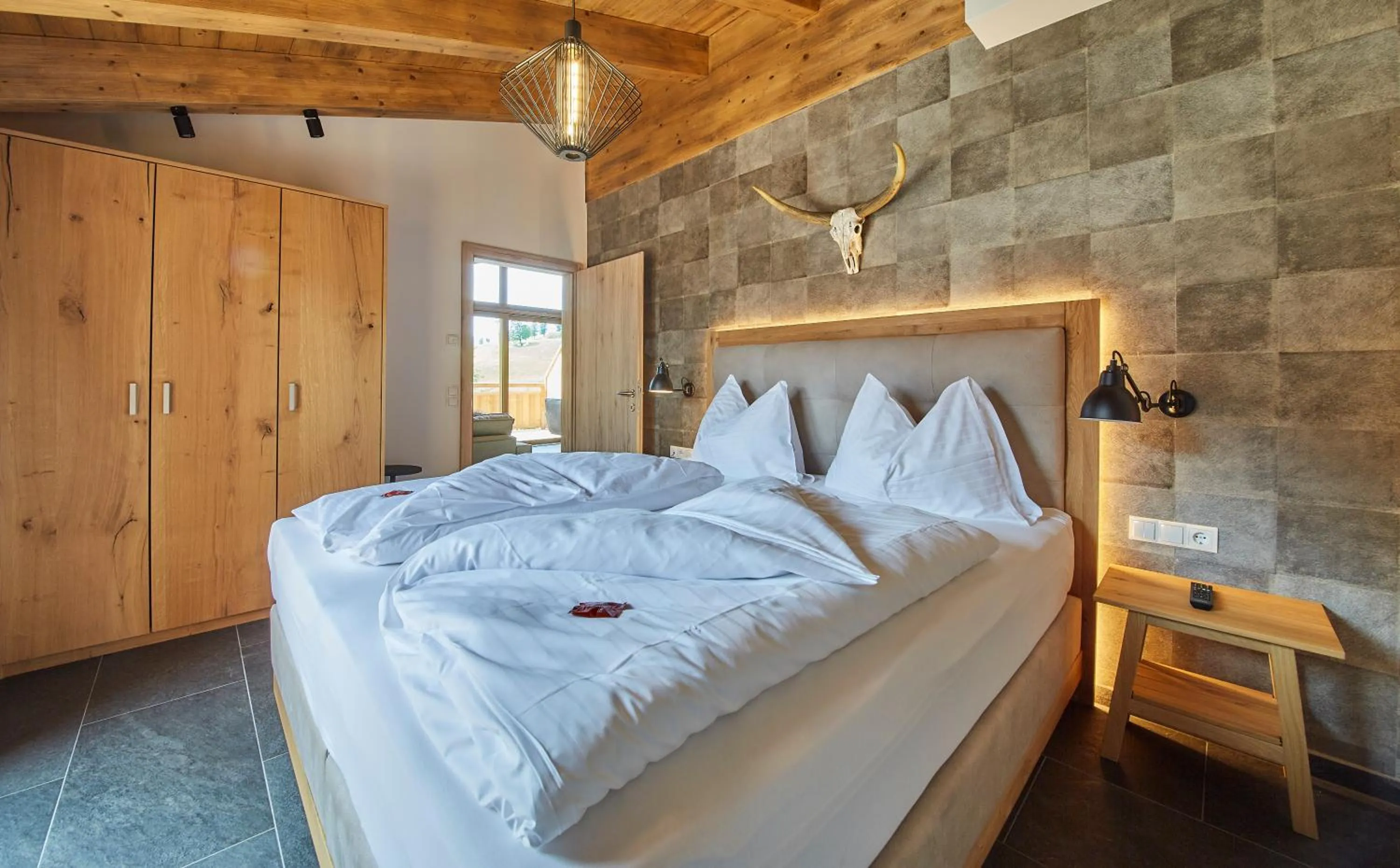 Bedroom, Bed in AlpenParks Hotel & Apartment Sonnleiten