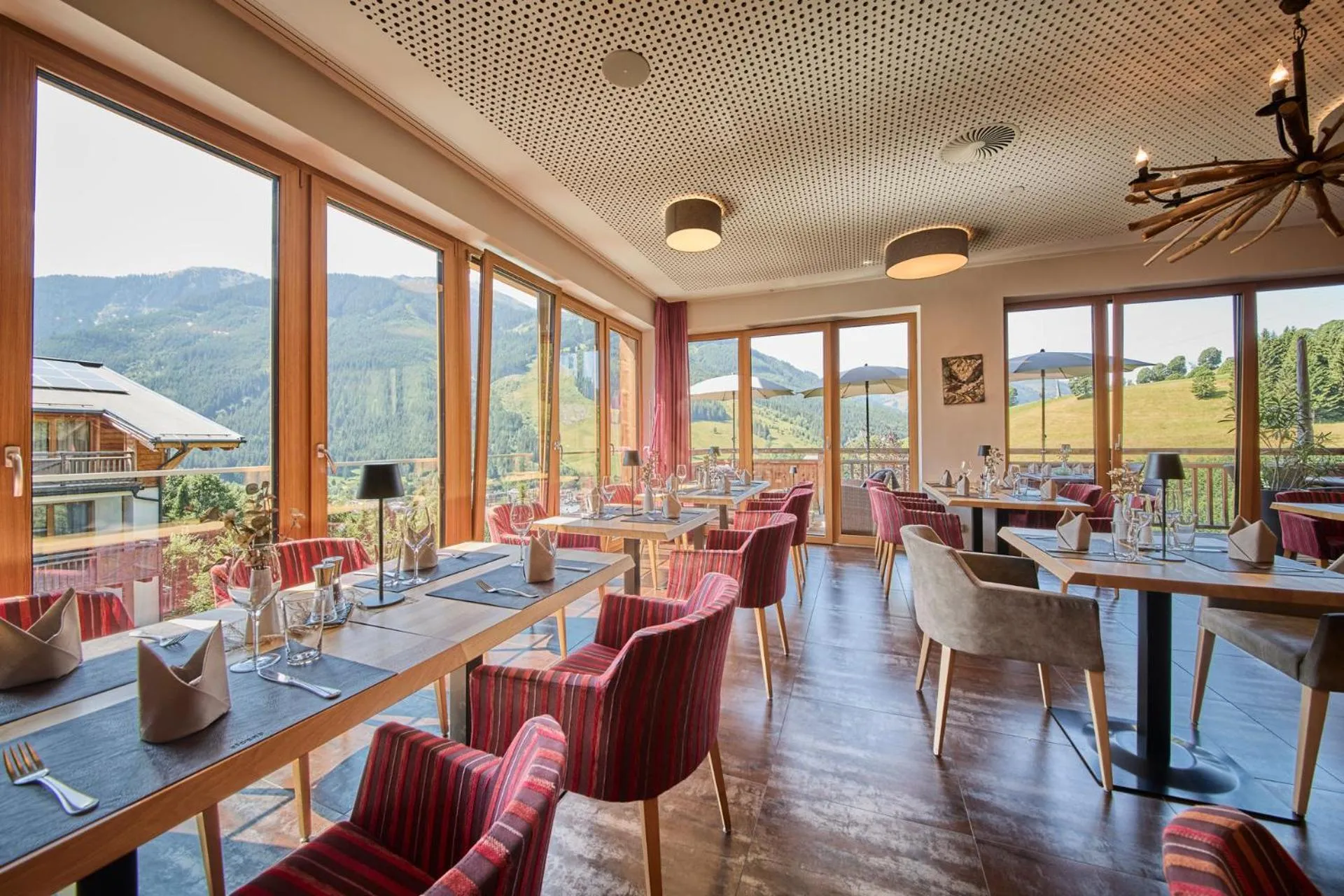 Restaurant/places to eat in AlpenParks Hotel & Apartment Sonnleiten