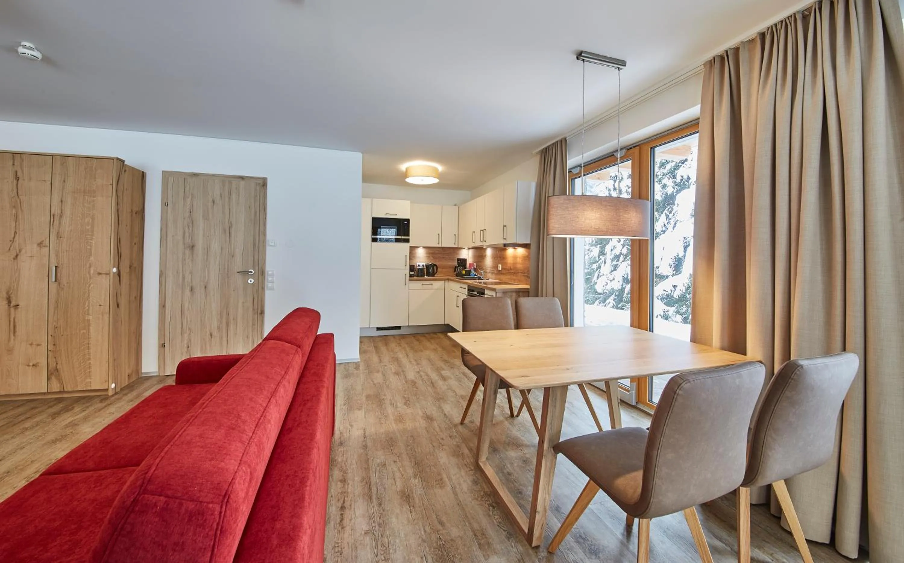 Kitchen or kitchenette in AlpenParks Hotel & Apartment Sonnleiten