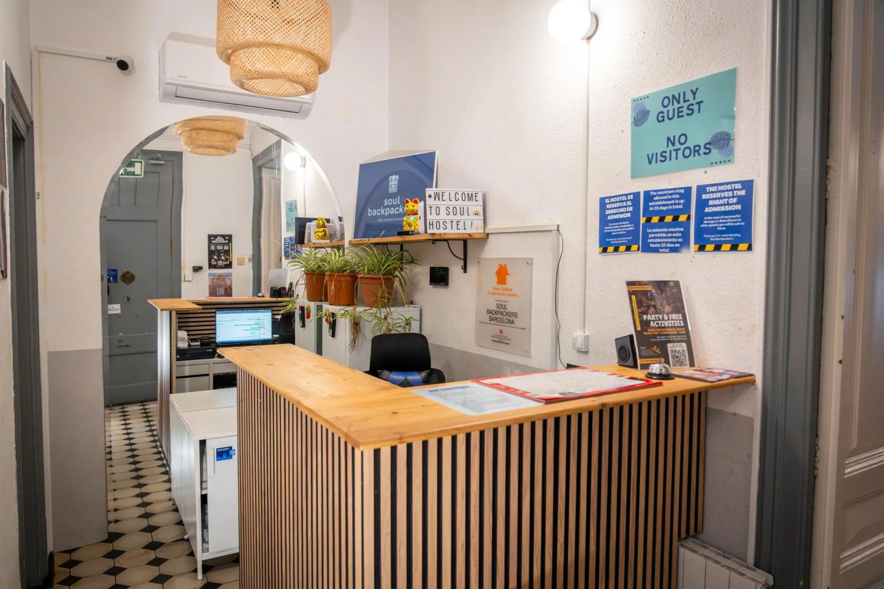 Lobby or reception in Soul Backpackers Barcelona