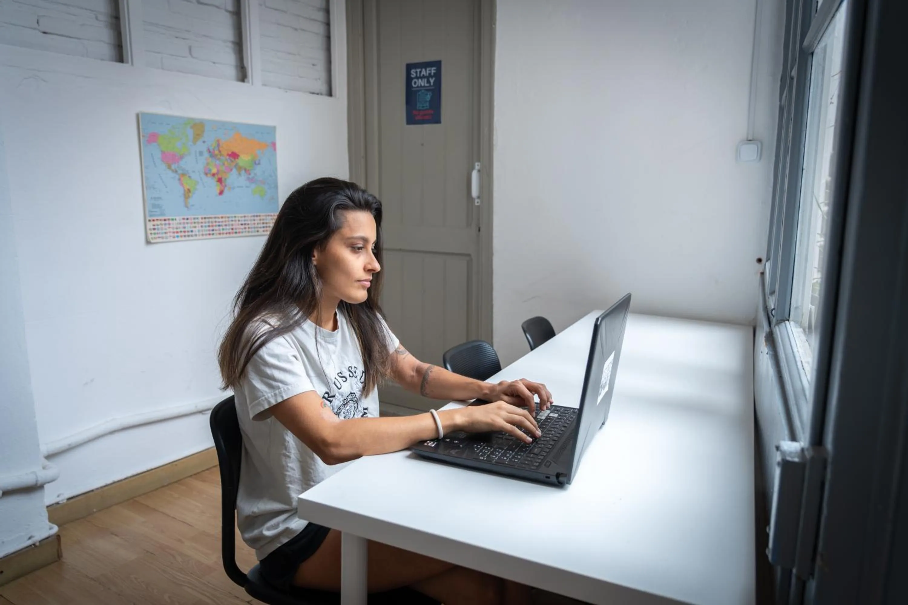 Seating area in Soul Backpackers Barcelona