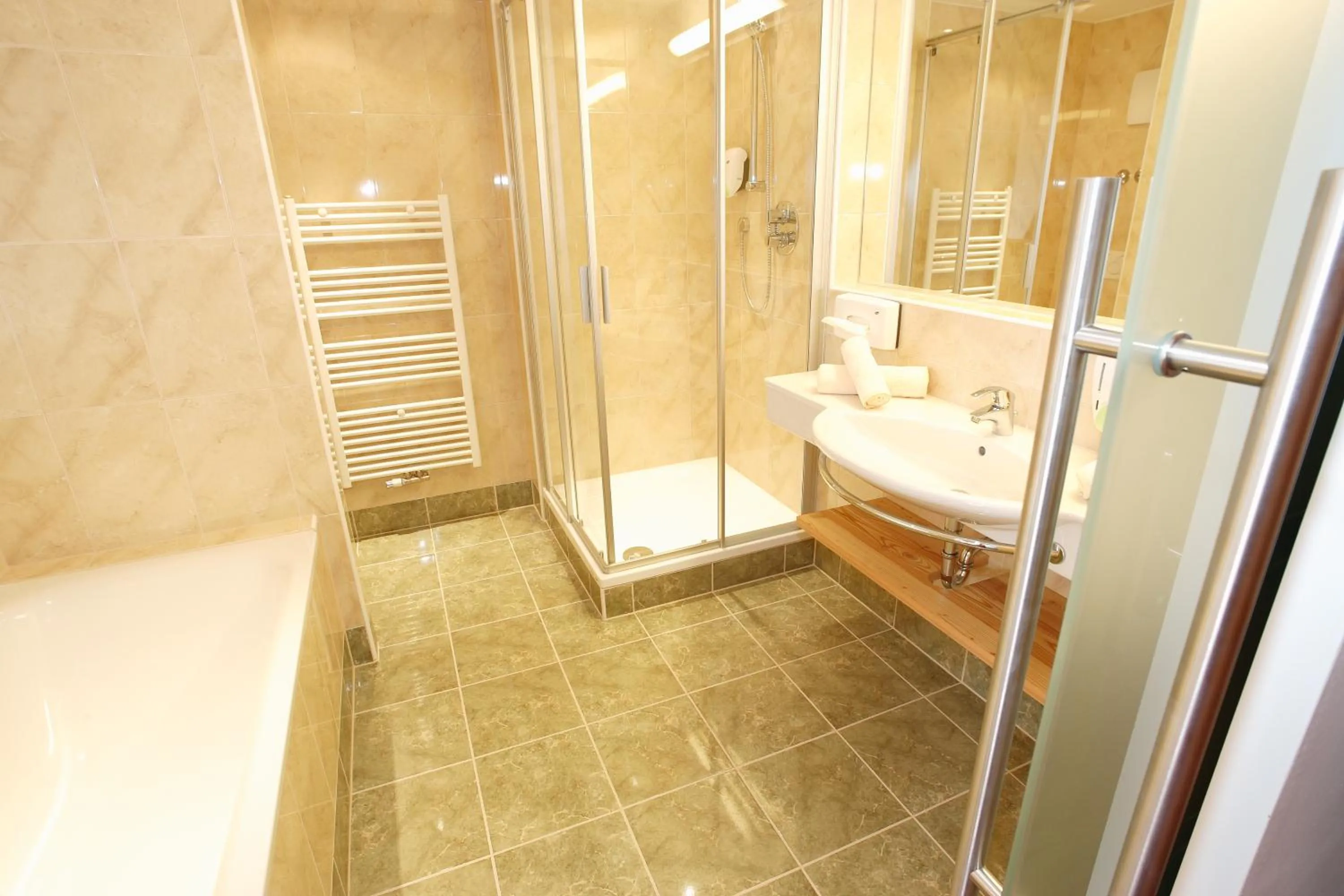 Bathroom in Hotel Leonhard