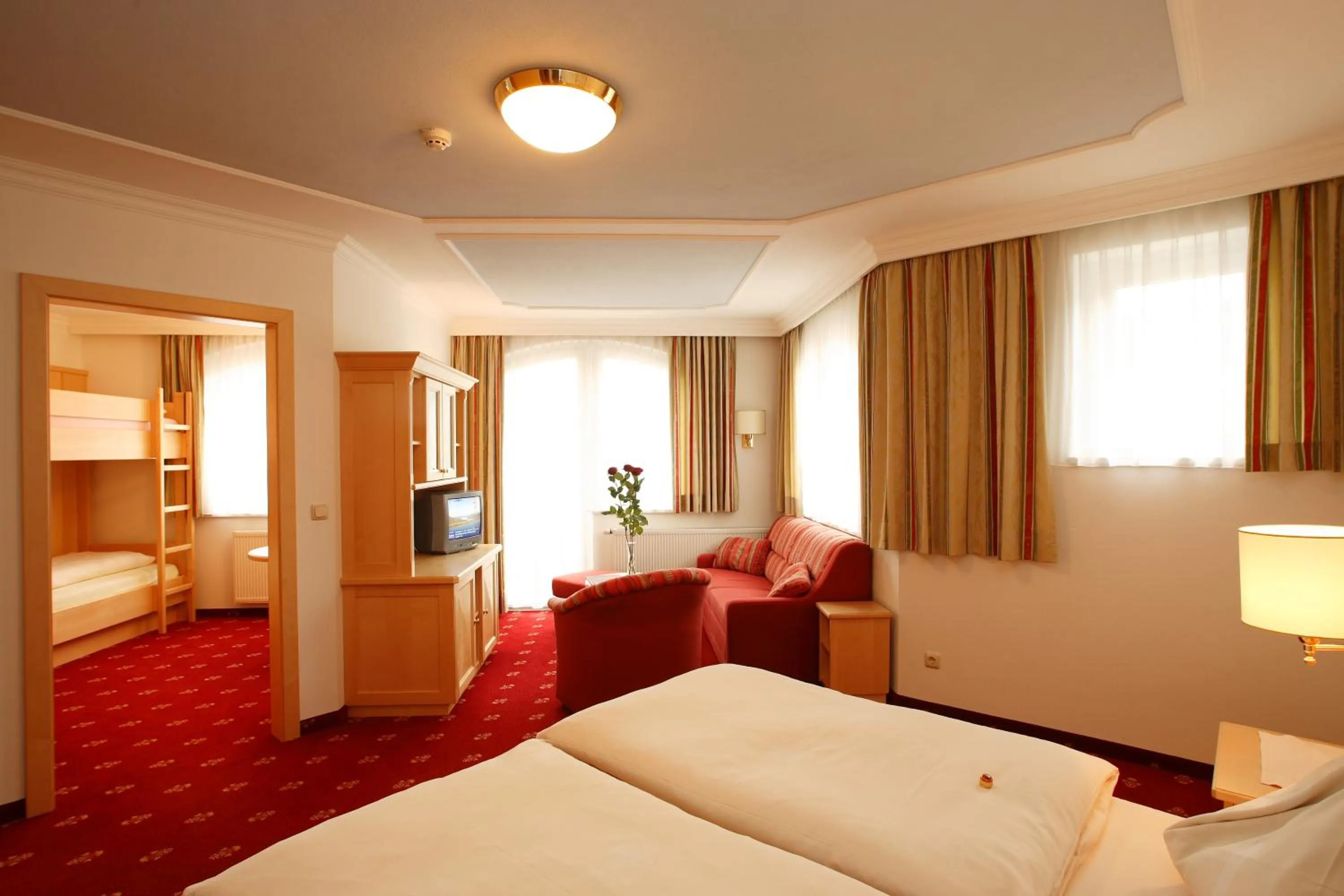 Photo of the whole room, Bed in Hotel Leonhard