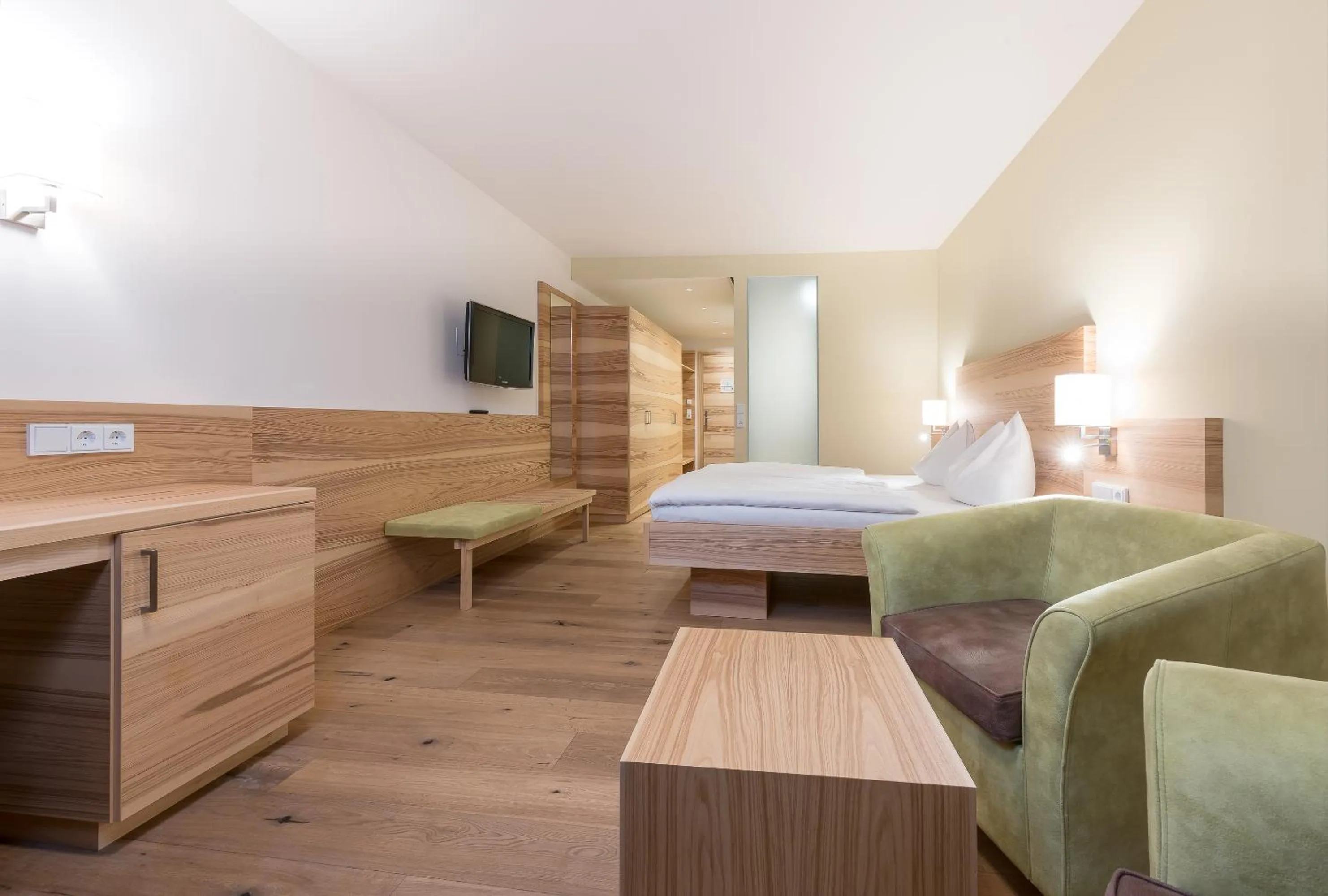 Photo of the whole room, Bed in Hotel Leonhard