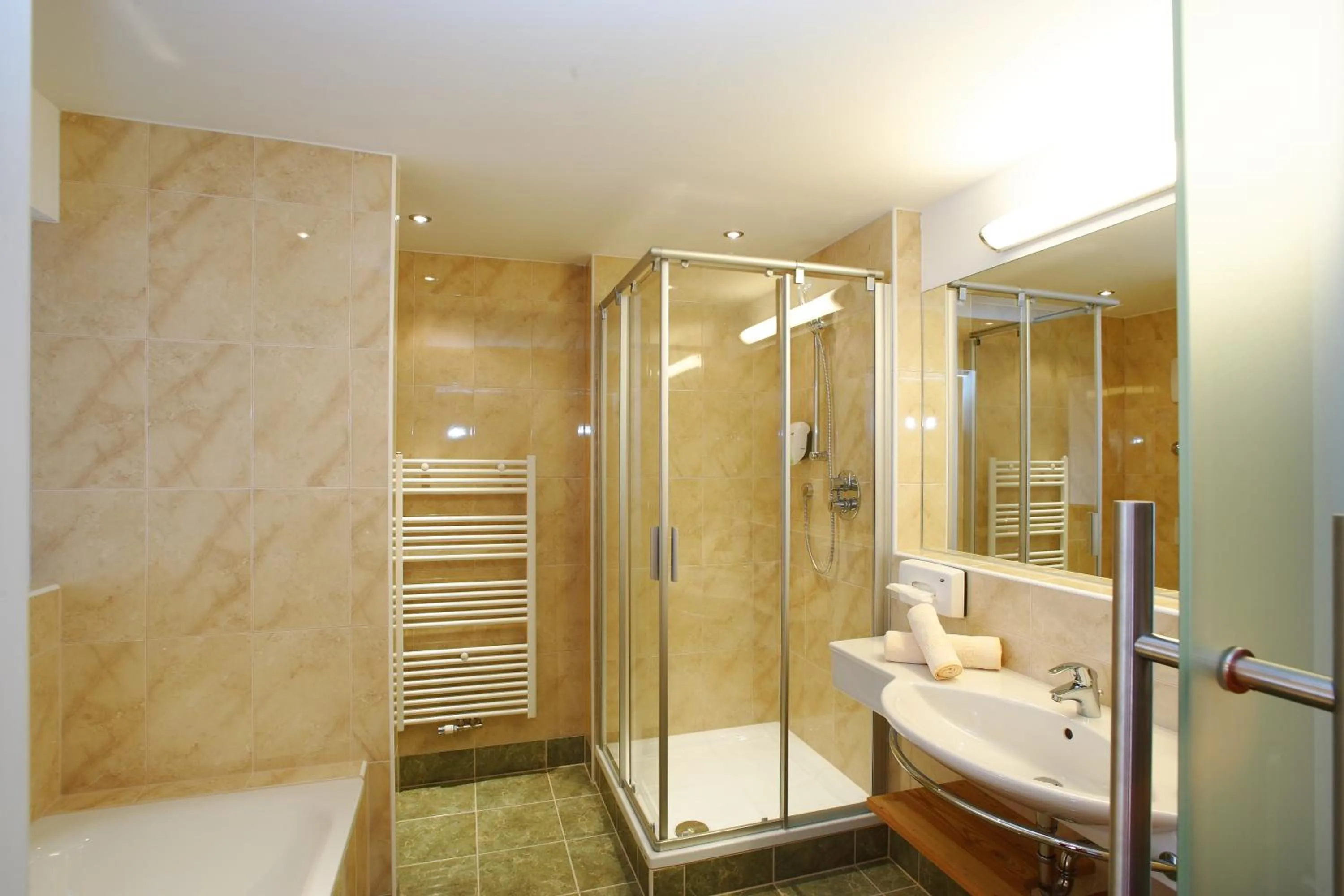 Bathroom in Hotel Leonhard