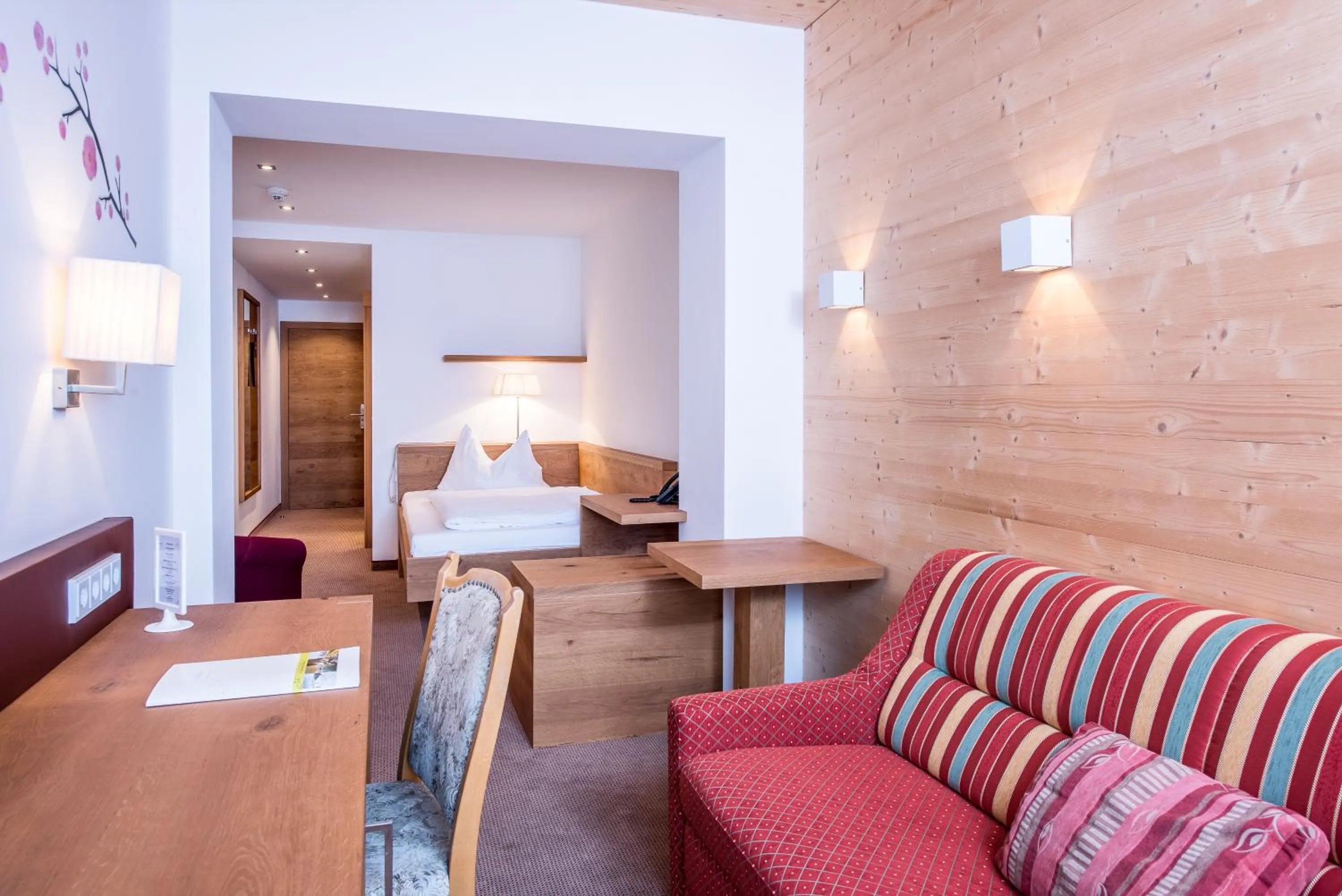 Photo of the whole room, Bed in Hotel Leonhard