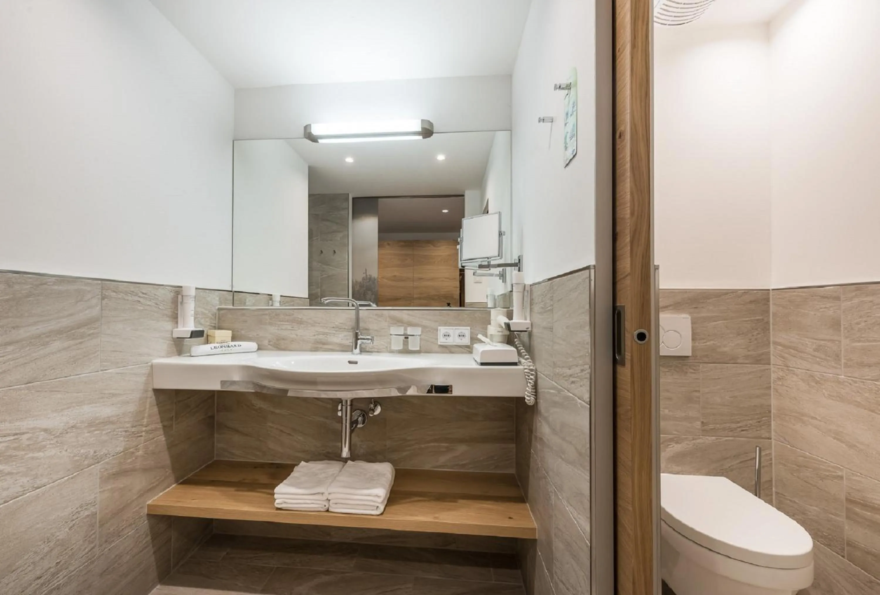 Bathroom in Hotel Leonhard