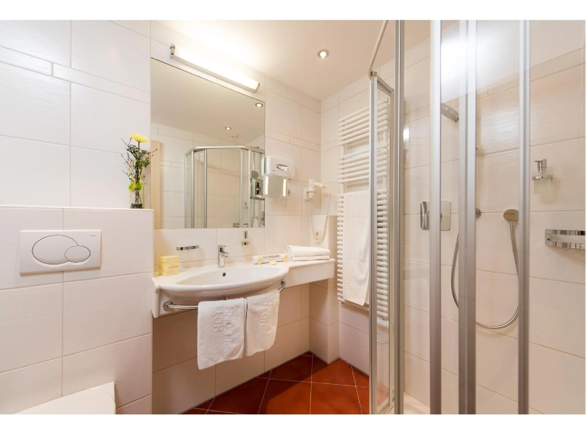 Bathroom in Hotel Leonhard