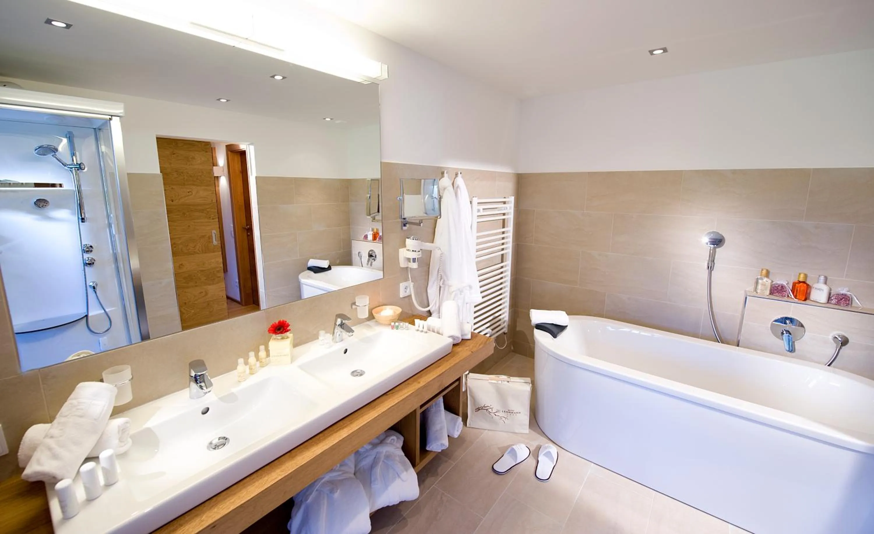 Bathroom in Hotel Leonhard