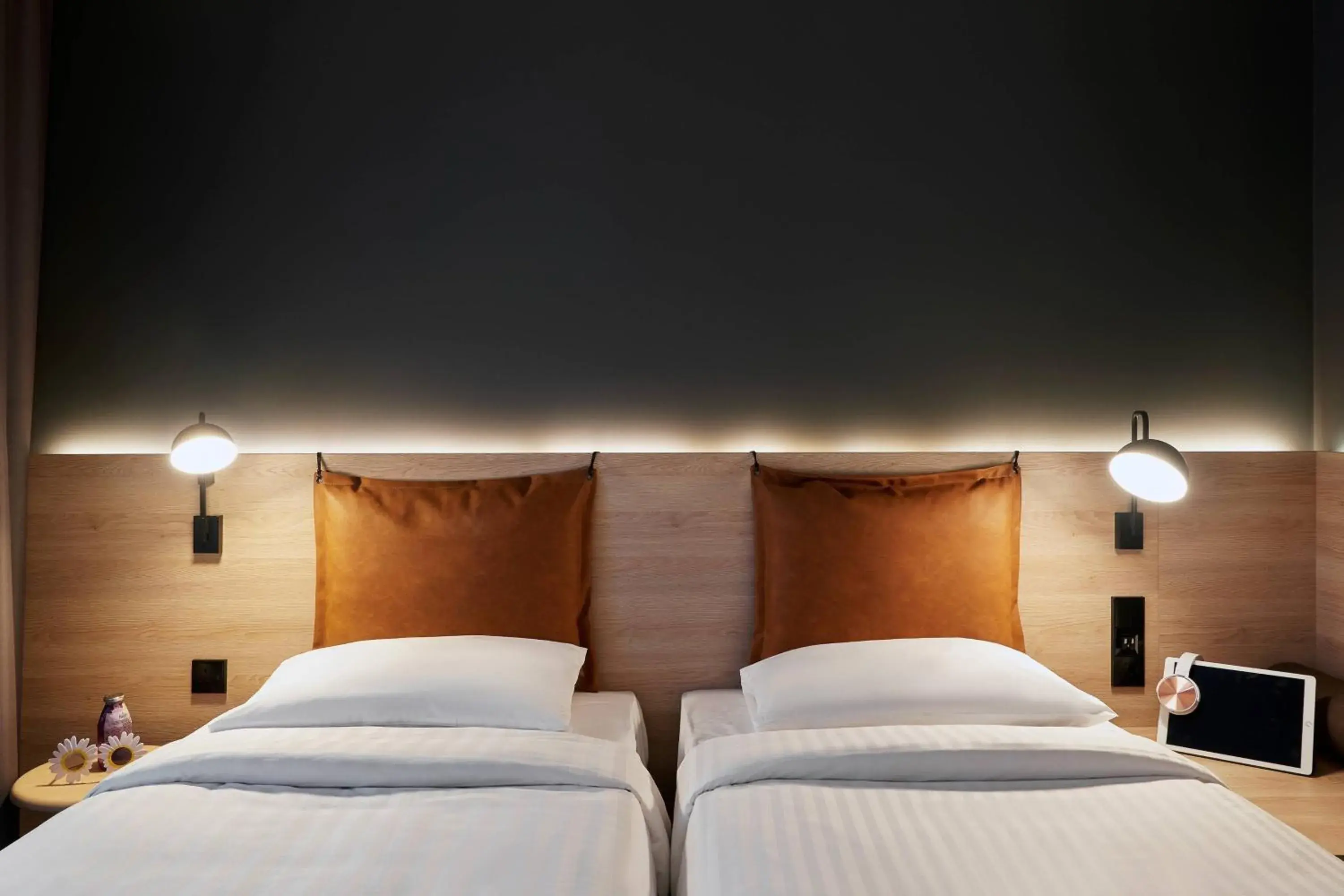 Moxy Twin Sleeper, Guest room, 2 Twin/Single Bed(s) in Moxy Edinburgh Fountainbridge Moxy Twin Sleeper, Guest room, 2 Twin/Single Bed(s) in Moxy Edinburgh Fountainbridge