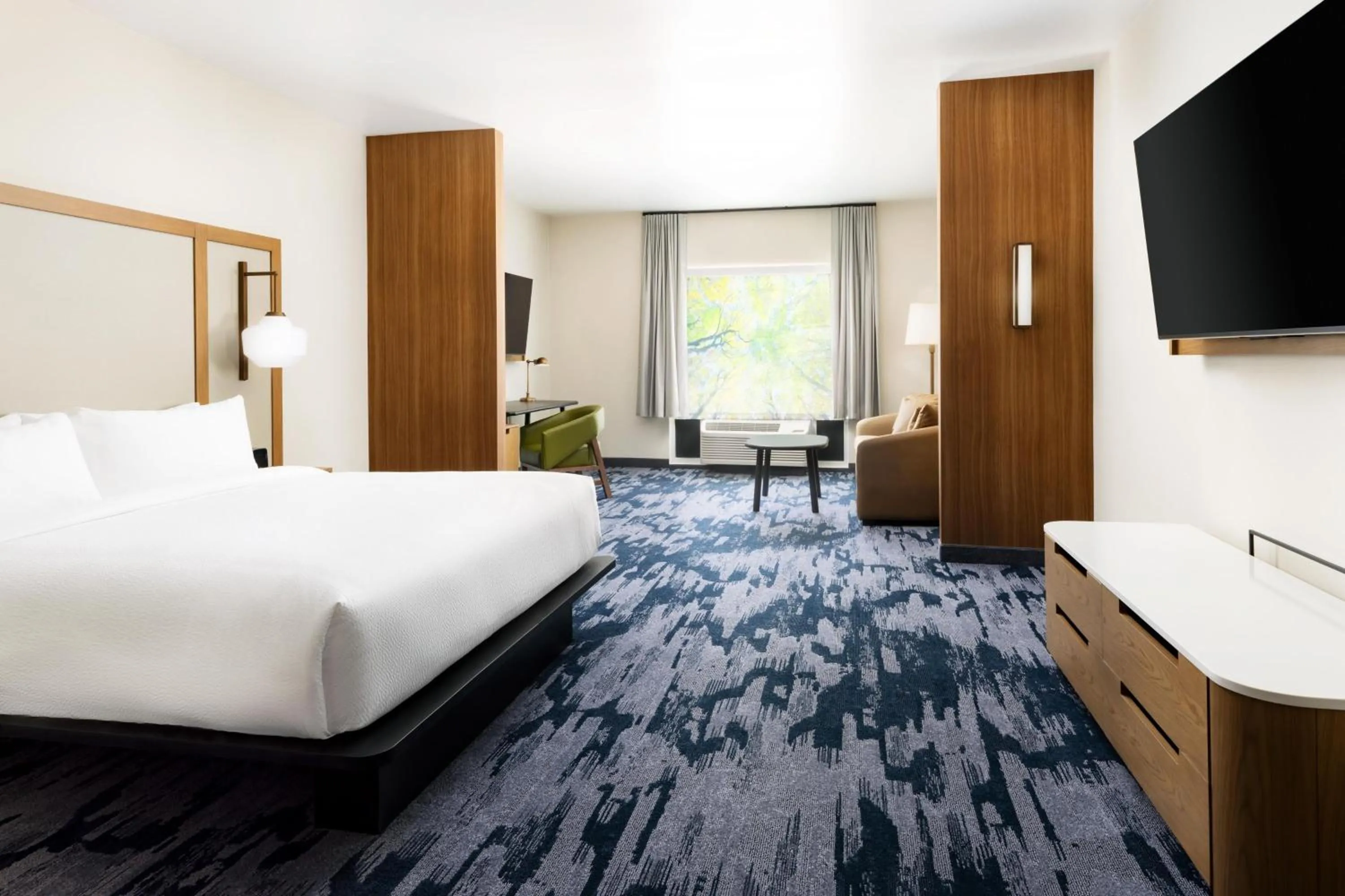 Photo of the whole room, Bed in Fairfield Inn & Suites by Marriott Oakhurst Yosemite