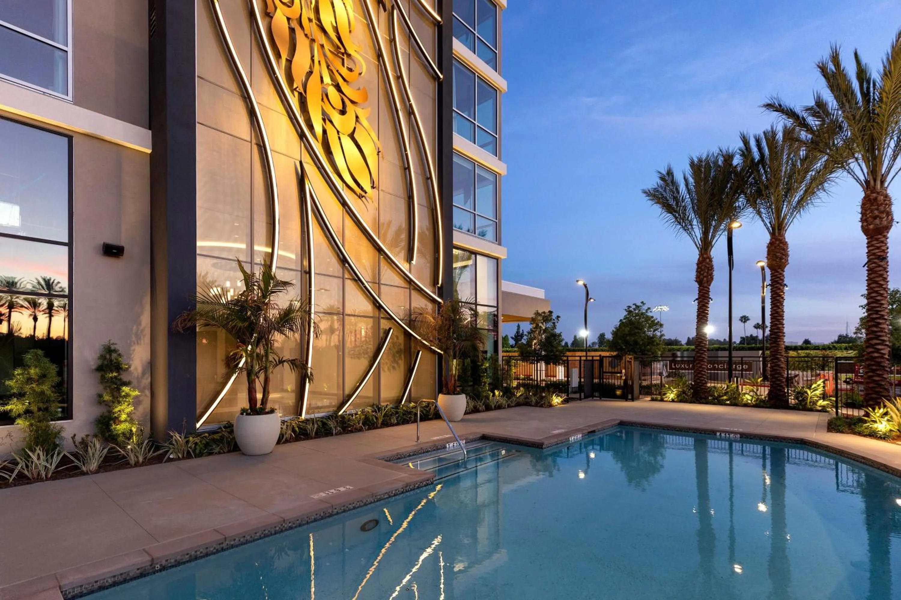 Swimming pool in Le Meridien Pasadena Arcadia