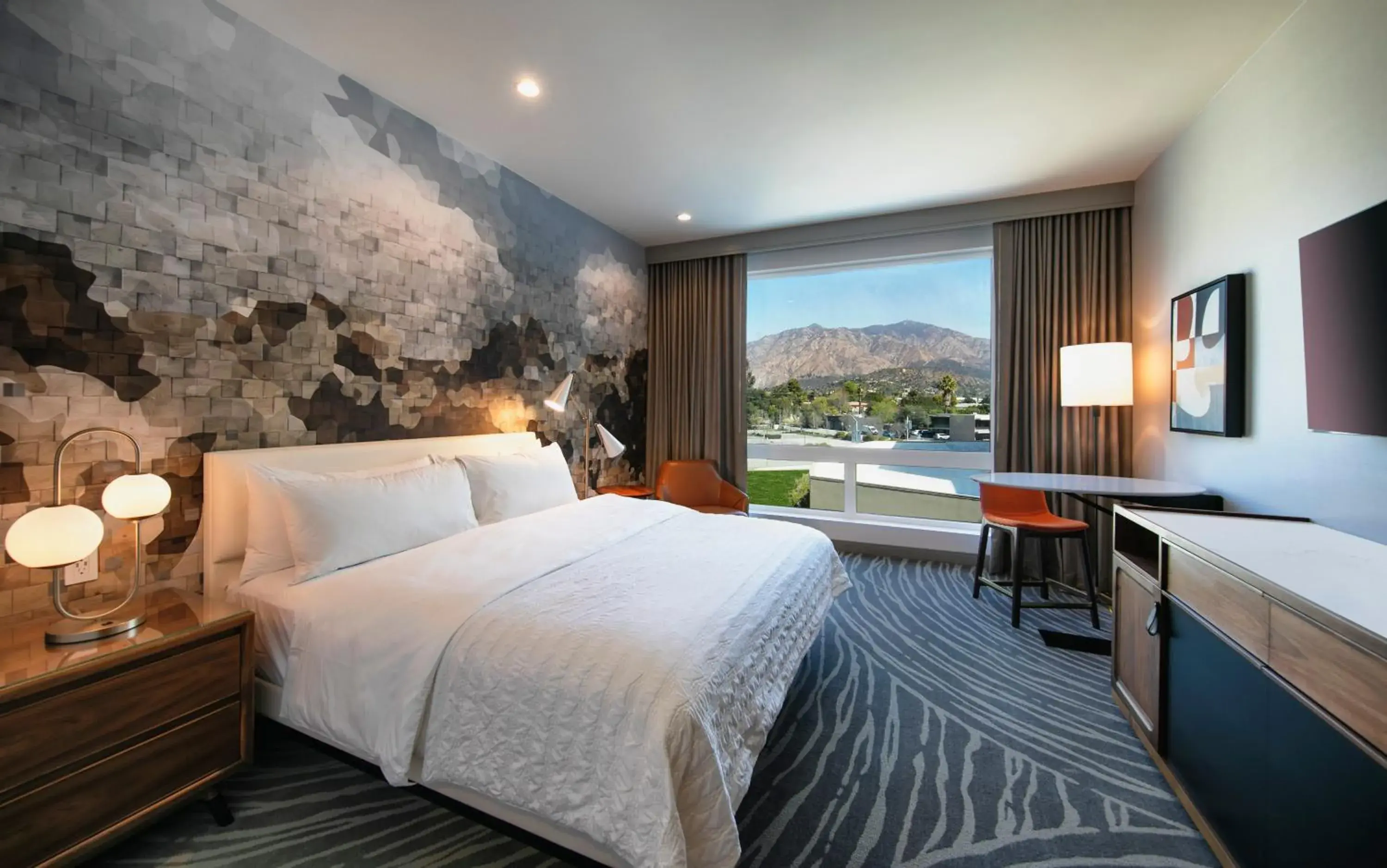 Classic King Room with Adapted Tub - Mobility Accessible in Le Meridien Pasadena Arcadia Classic King Room with Adapted Tub - Mobility Accessible in Le Meridien Pasadena Arcadia