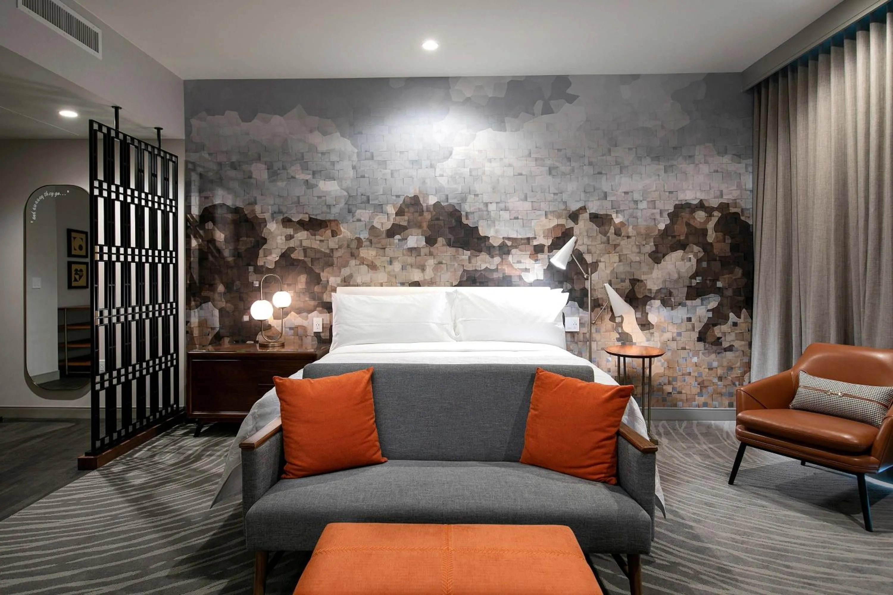 Photo of the whole room, Bed in Le Meridien Pasadena Arcadia