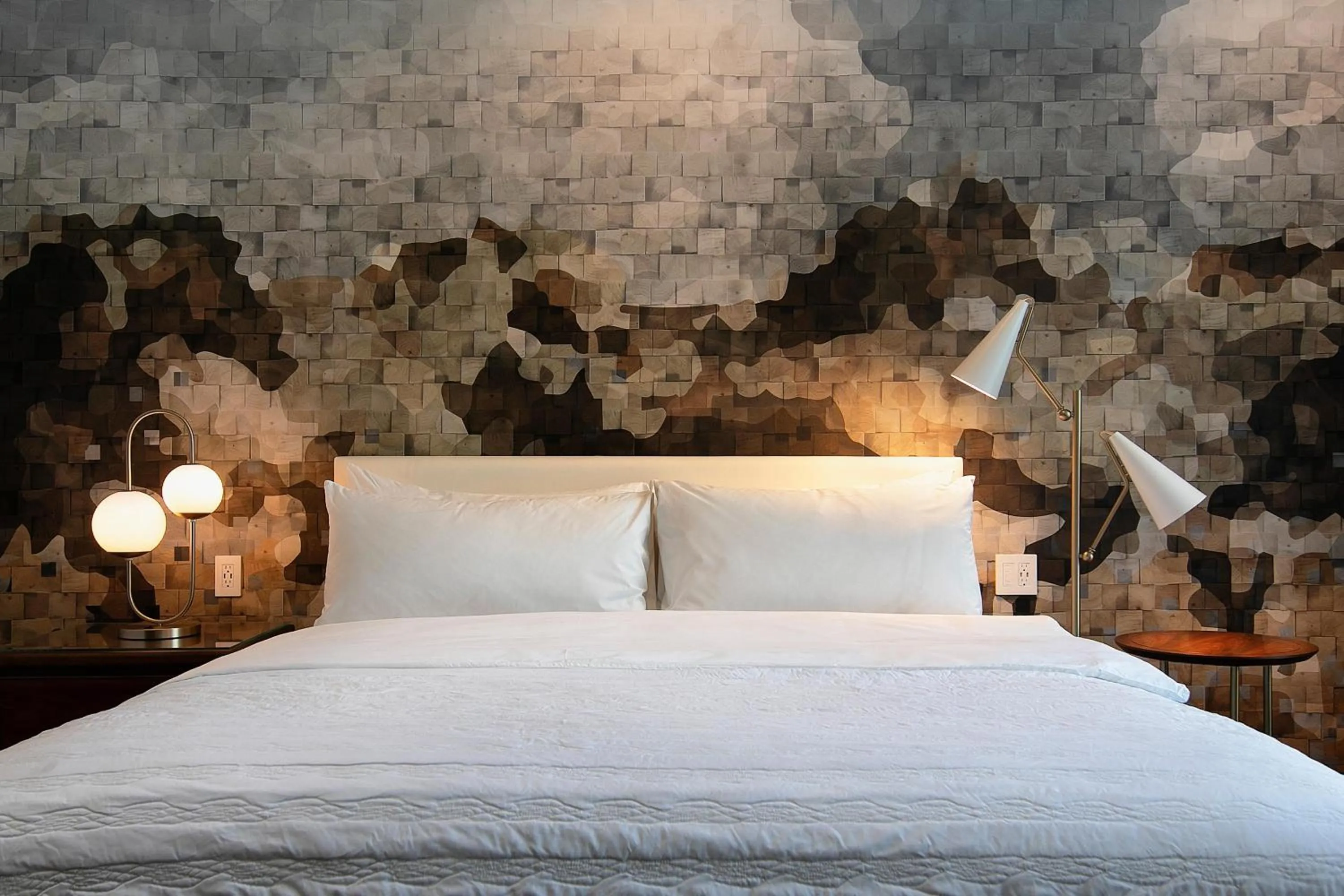 Photo of the whole room, Bed in Le Meridien Pasadena Arcadia