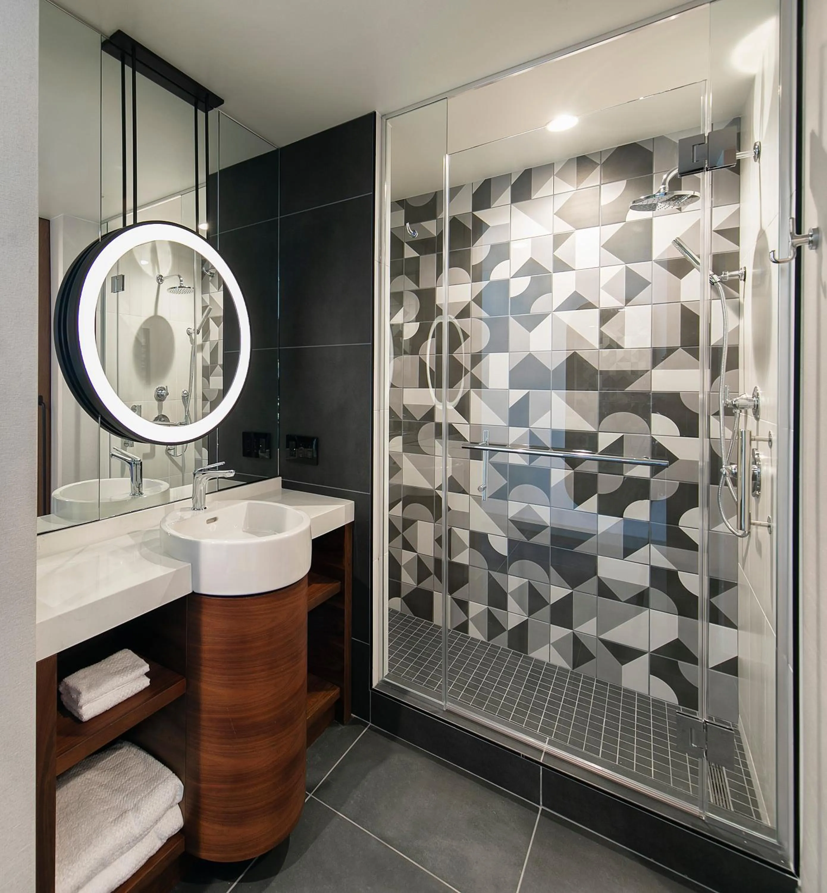 Shower in Le Meridien Pasadena Arcadia