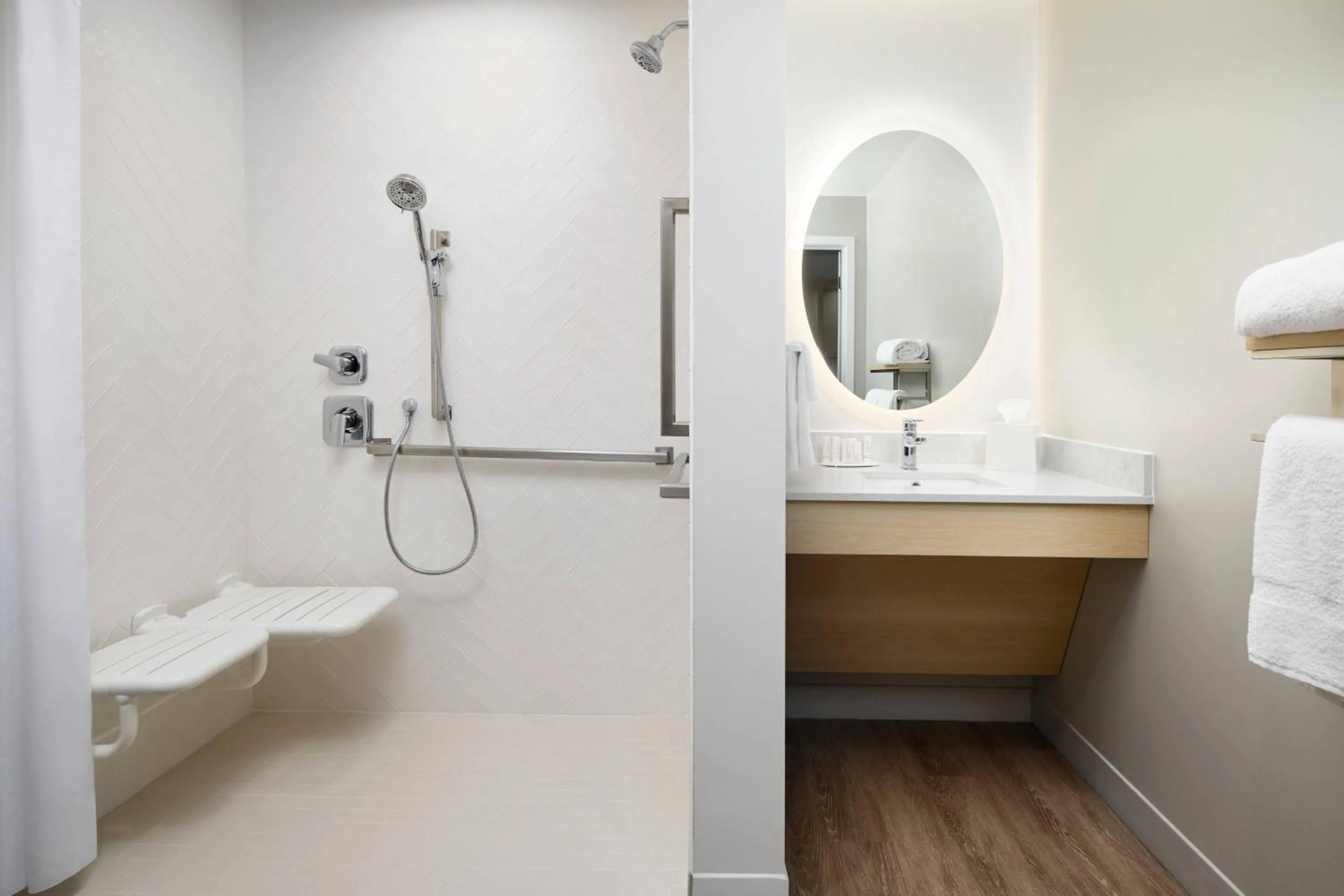 Bathroom in TownePlace Suites by Marriott Plant City