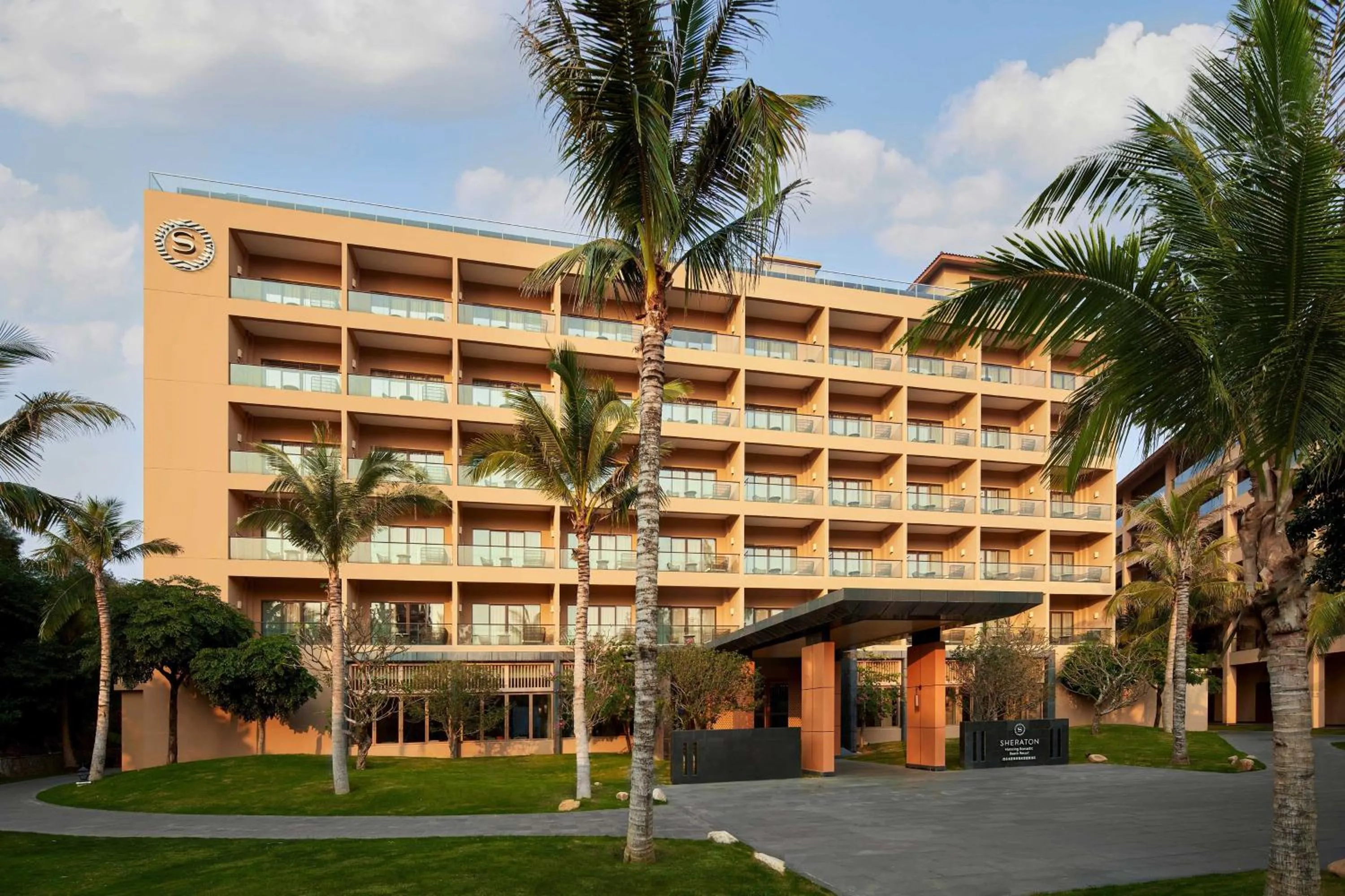 Property building in Sheraton Maoming Romantic Beach Resort