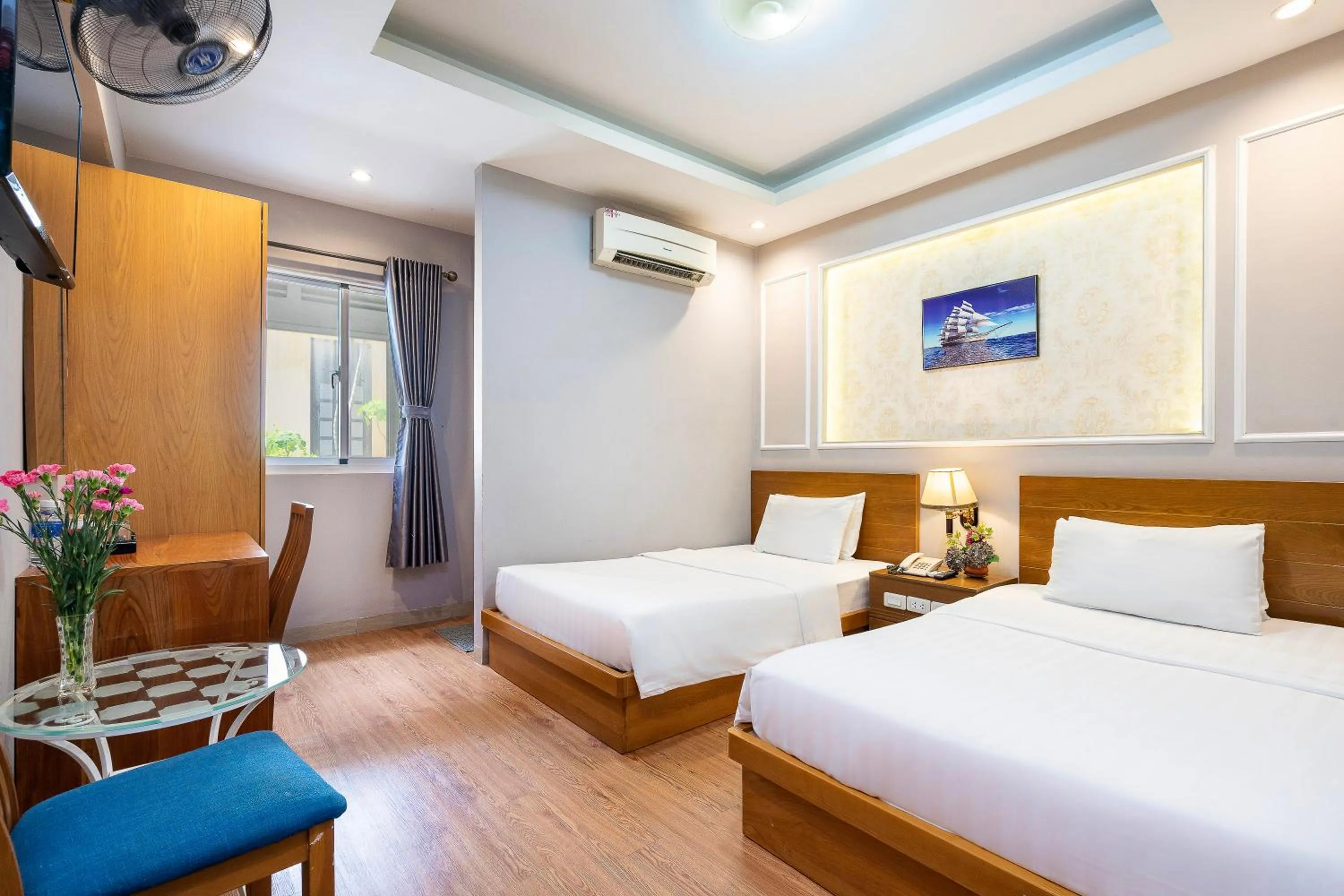 Photo of the whole room, Bed in Lucky Star Hotel 266 De Tham