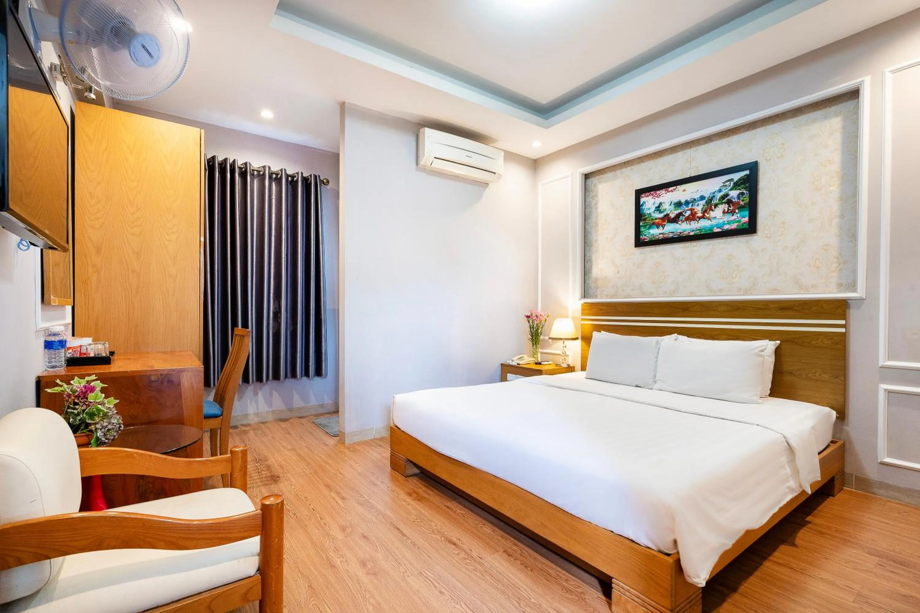Photo of the whole room, Bed in Lucky Star Hotel 266 De Tham
