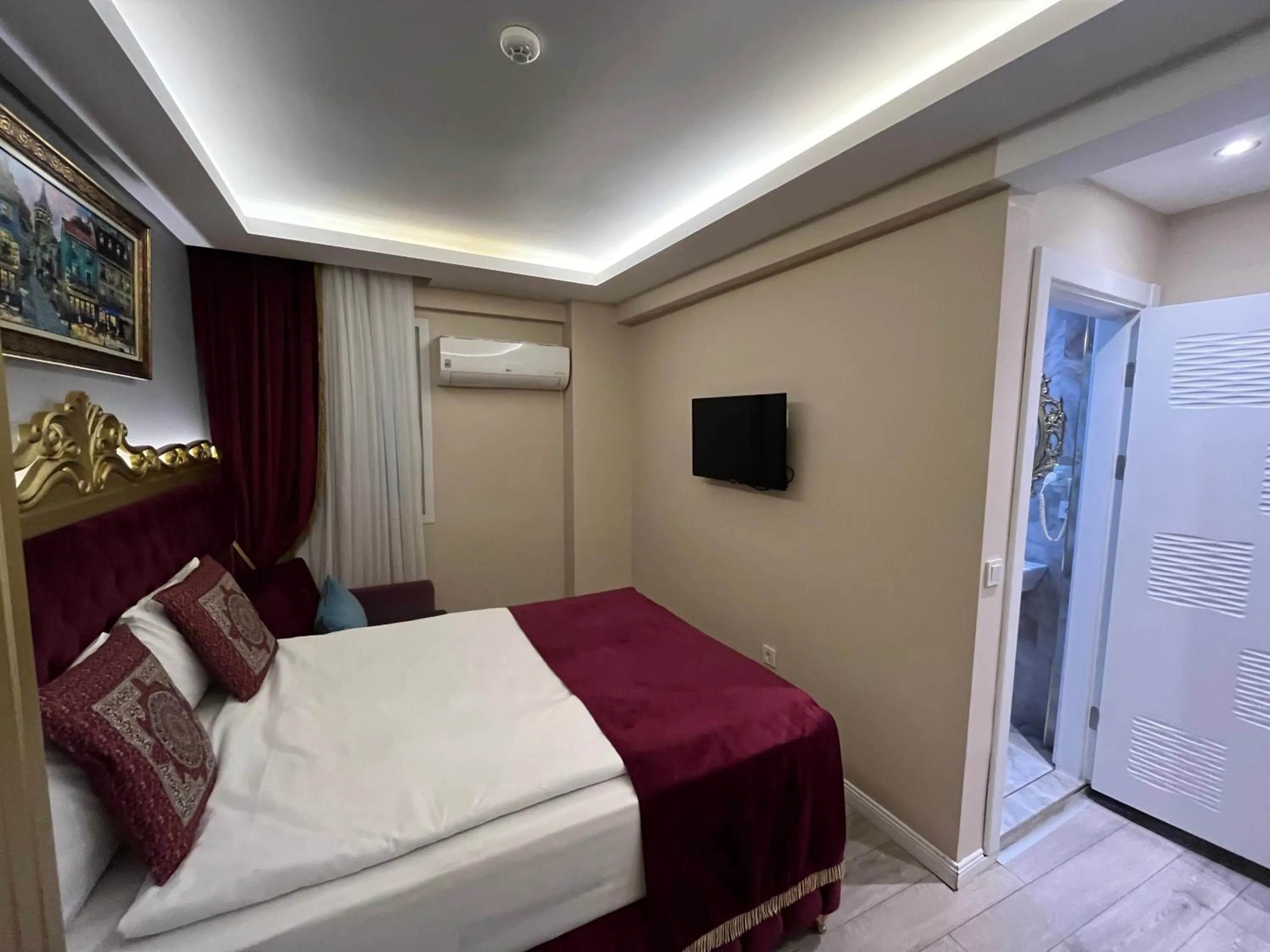 Bed in Constantinopolis Hotel