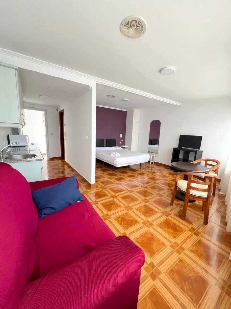 Kitchen or kitchenette, Bed in Hotel Corcubión Playa de Quenxe