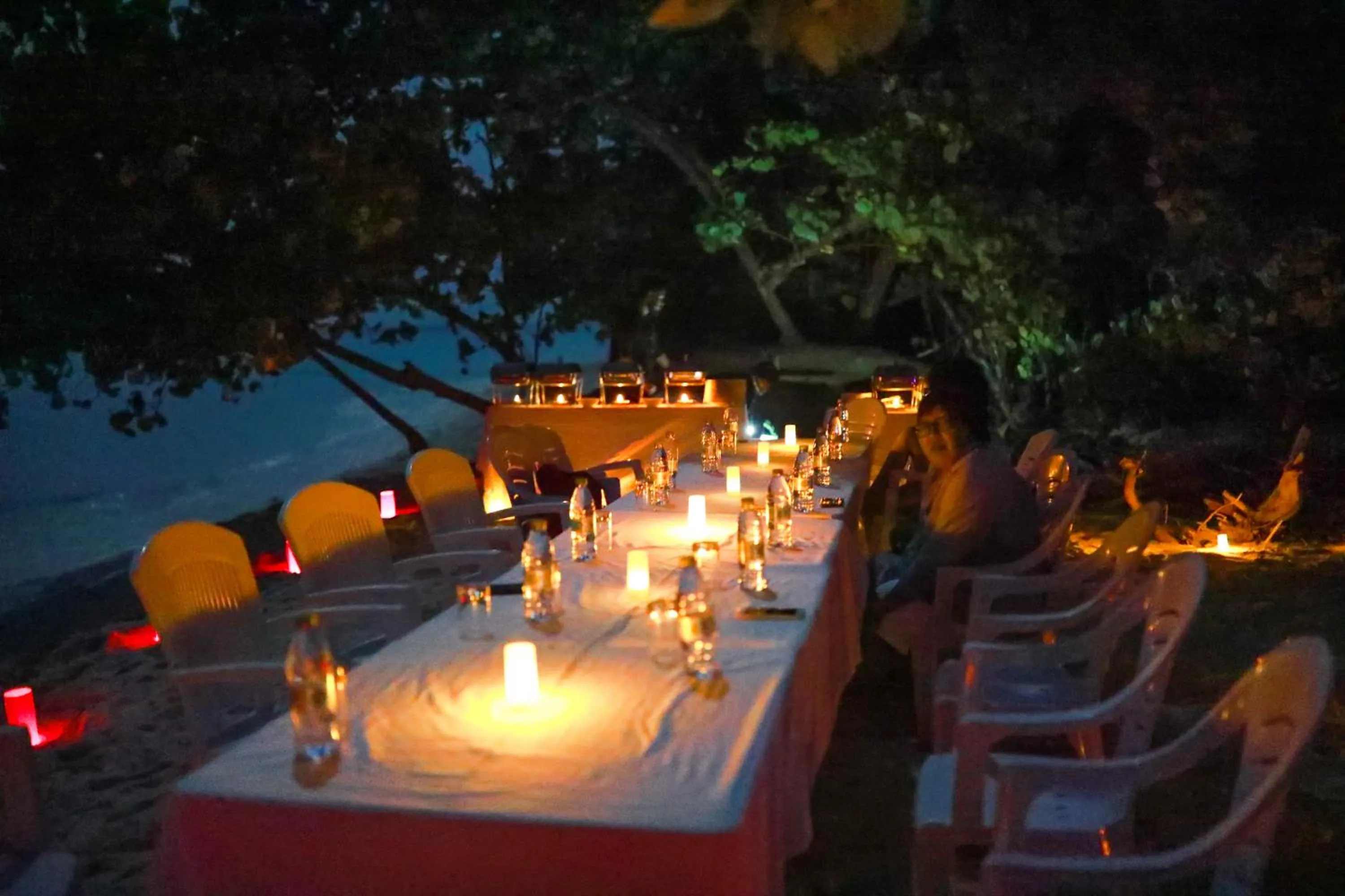 Restaurant/places to eat in Dacha Thoddoo