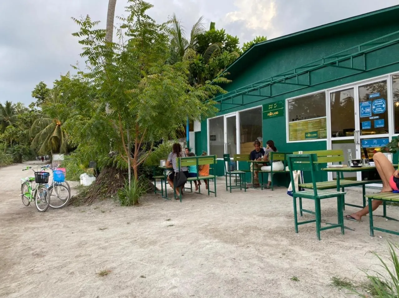 Restaurant/places to eat in Dacha Thoddoo