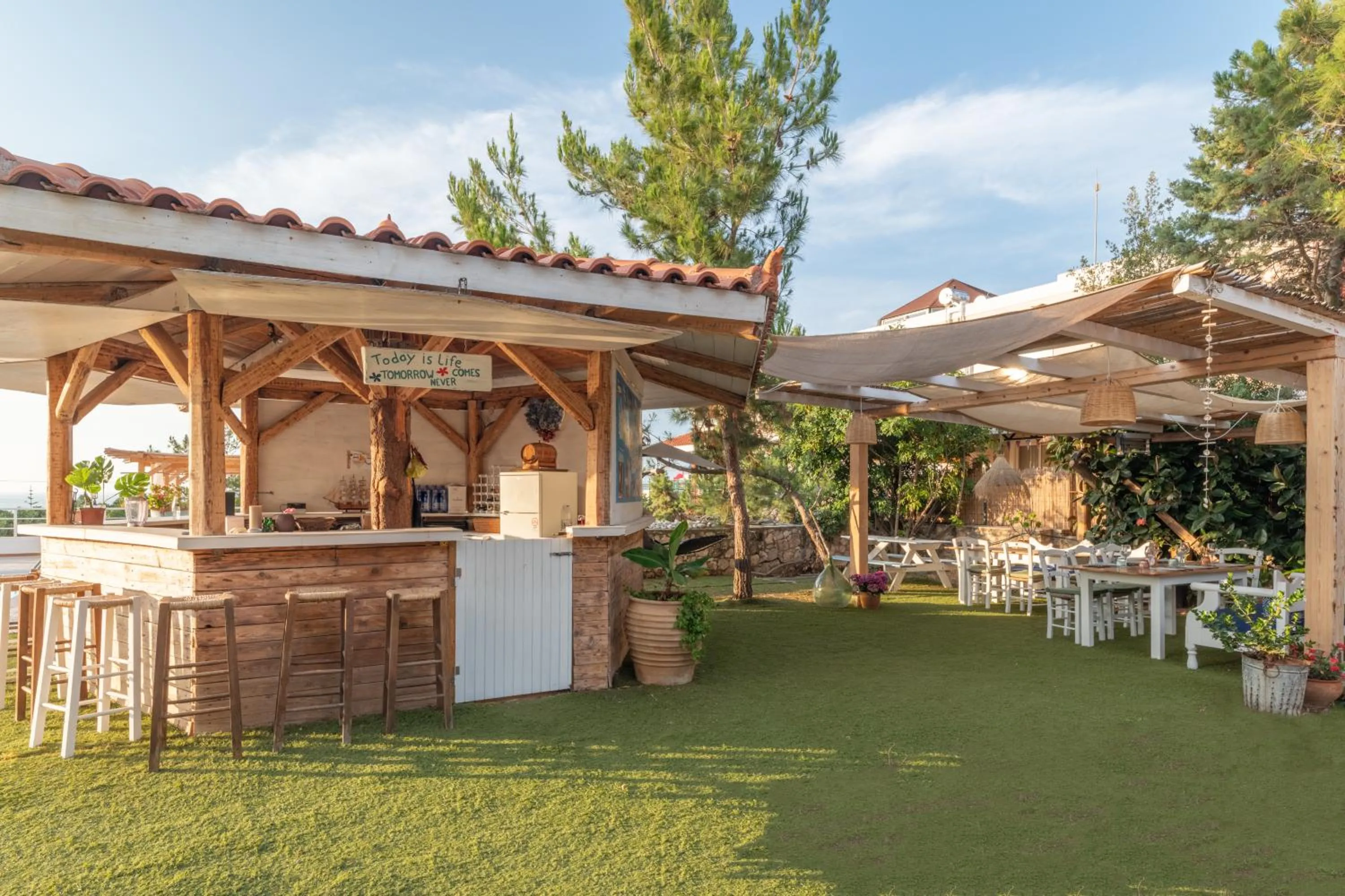 Restaurant/places to eat in Aegean Apartments