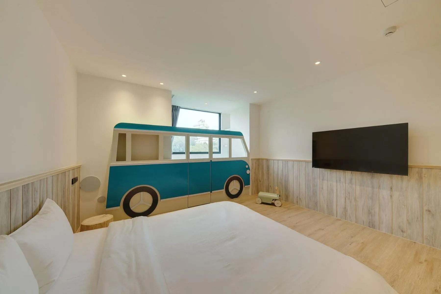 Photo of the whole room, Bed in Shineworld 11