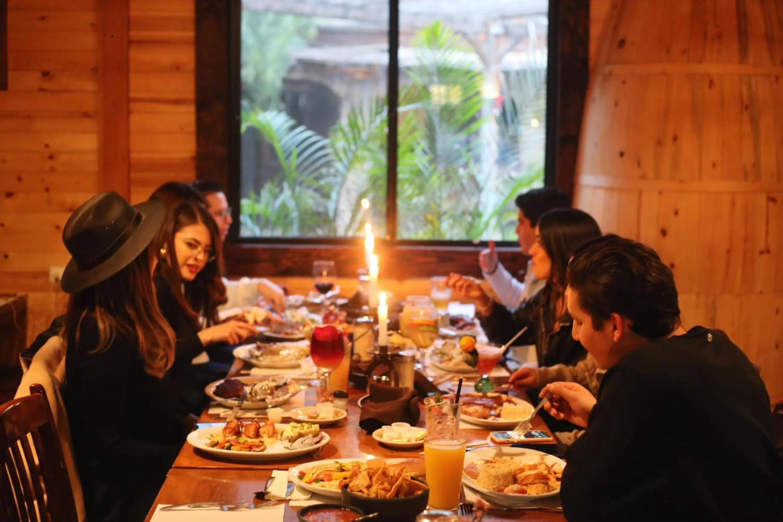 Restaurant/places to eat in Hotel Valle 13 Ruta del Vino