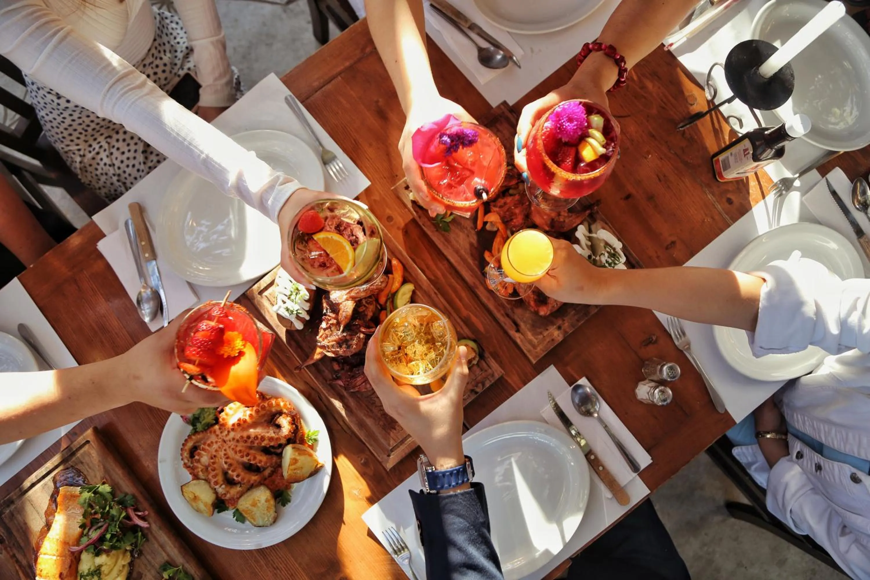 Restaurant/places to eat in Hotel Valle 13 Ruta del Vino