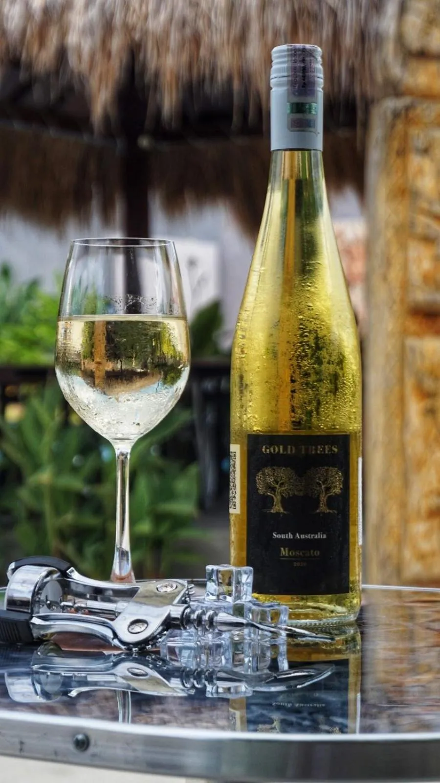 Lounge or bar in Kambaniru Beach Hotel and Resort