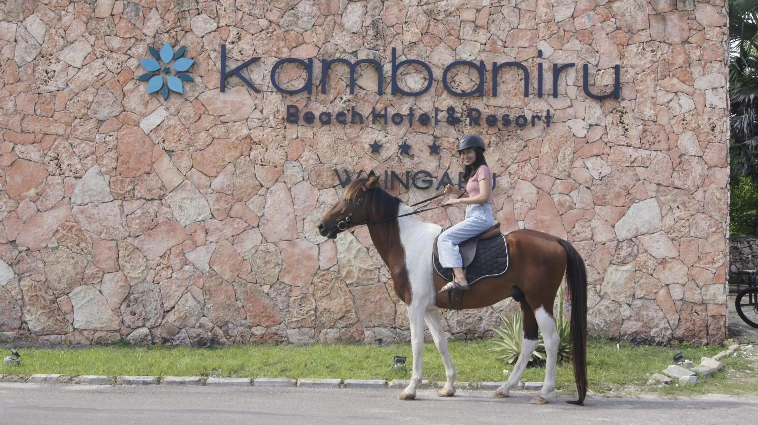 Horse-riding in Kambaniru Beach Hotel and Resort