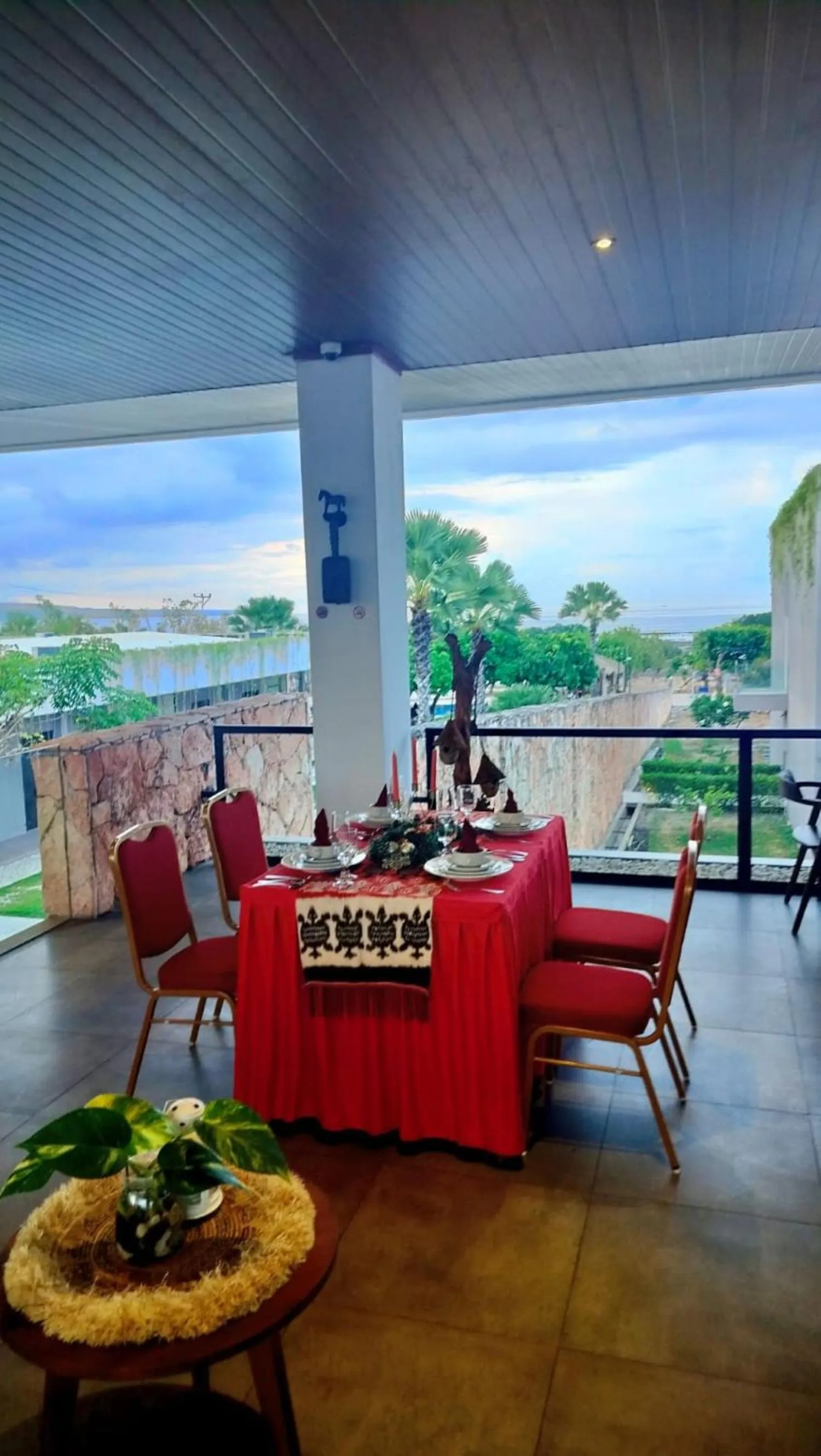 Restaurant/places to eat in Kambaniru Beach Hotel and Resort