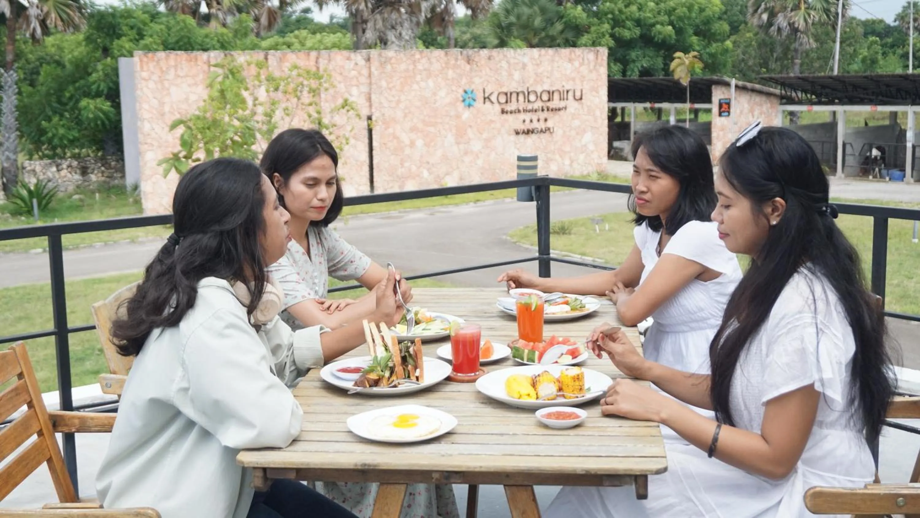 Restaurant/places to eat in Kambaniru Beach Hotel and Resort