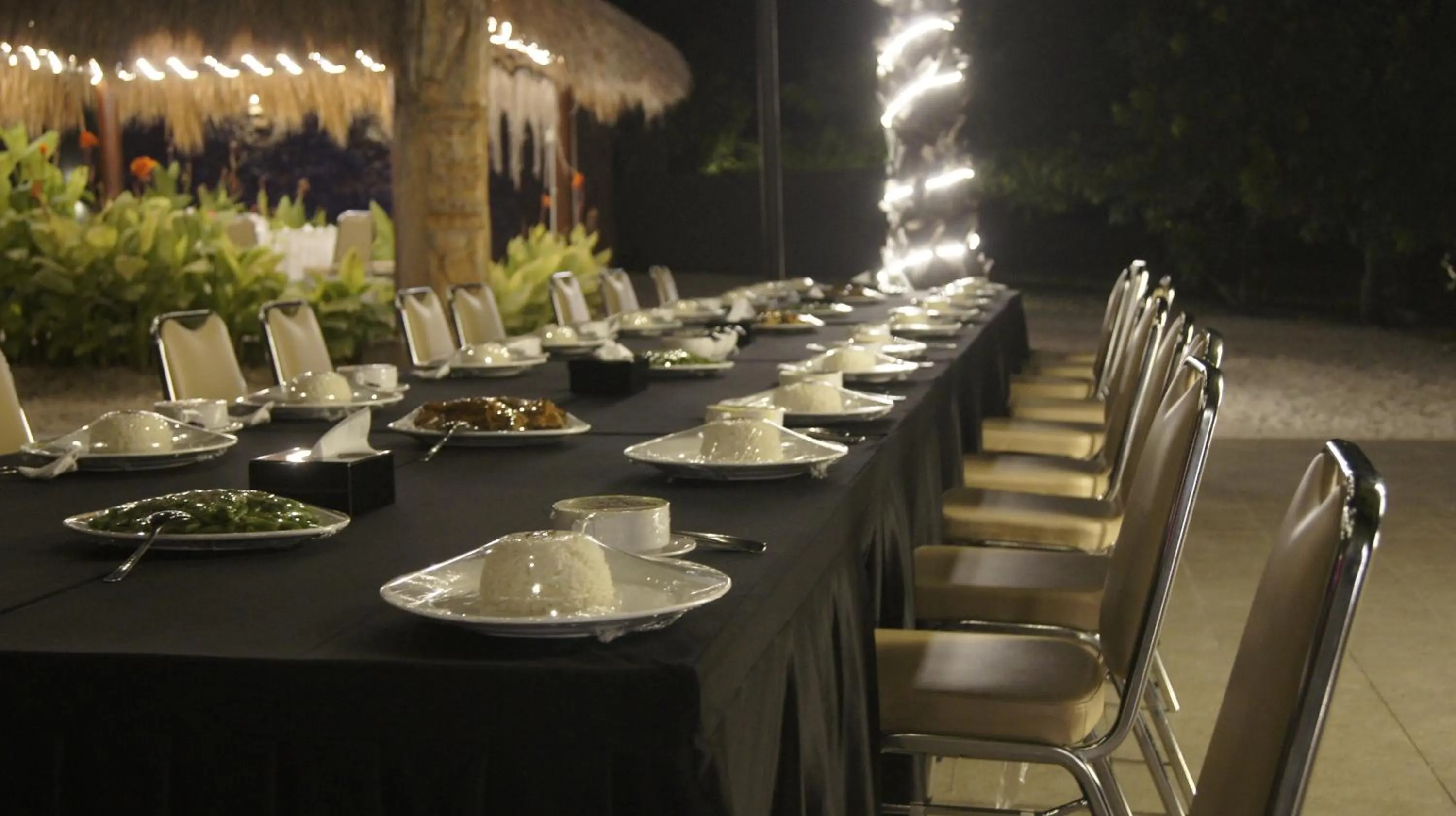 Restaurant/places to eat in Kambaniru Beach Hotel and Resort