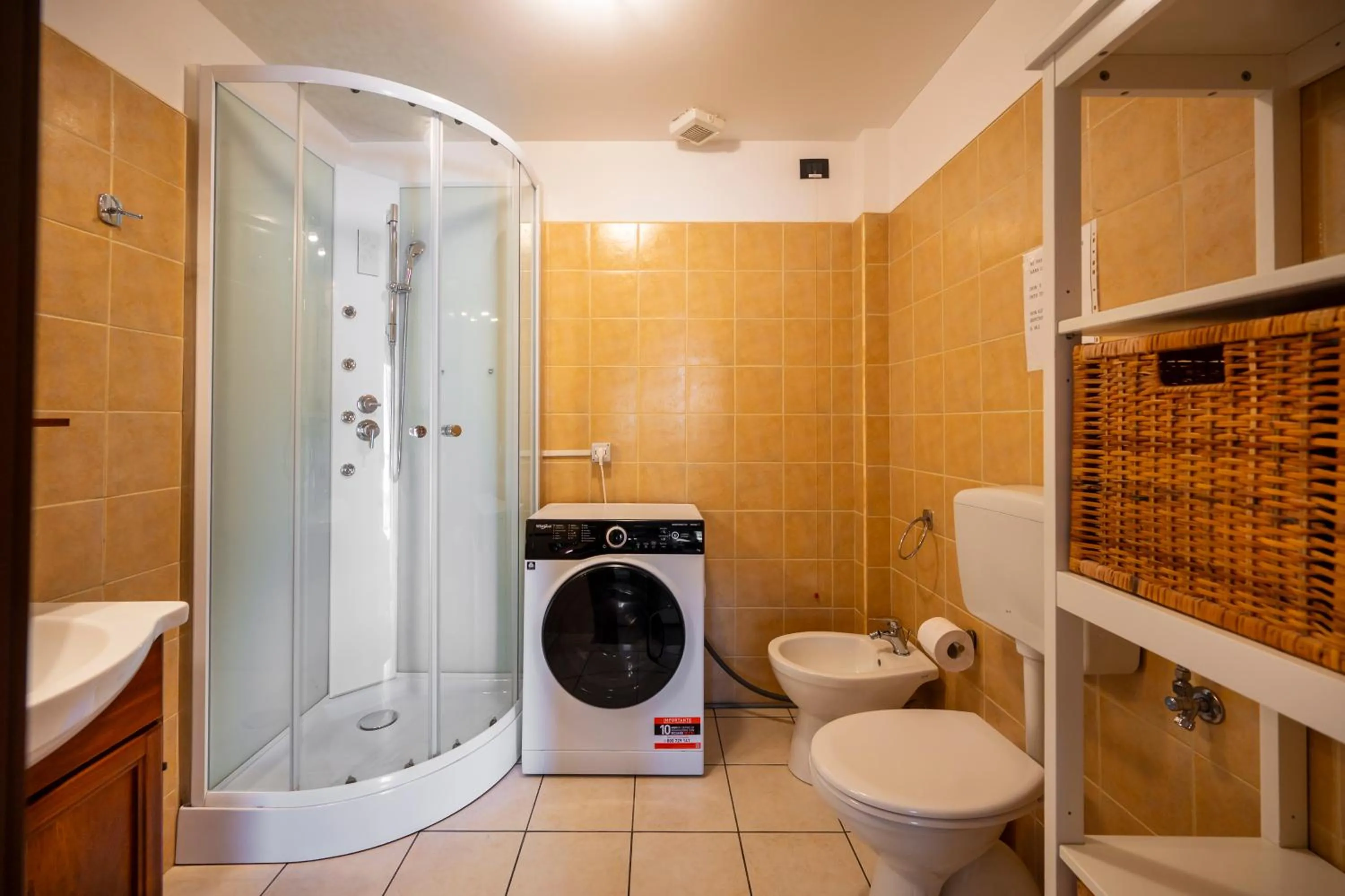 Bathroom in Villa Dolmen Beach