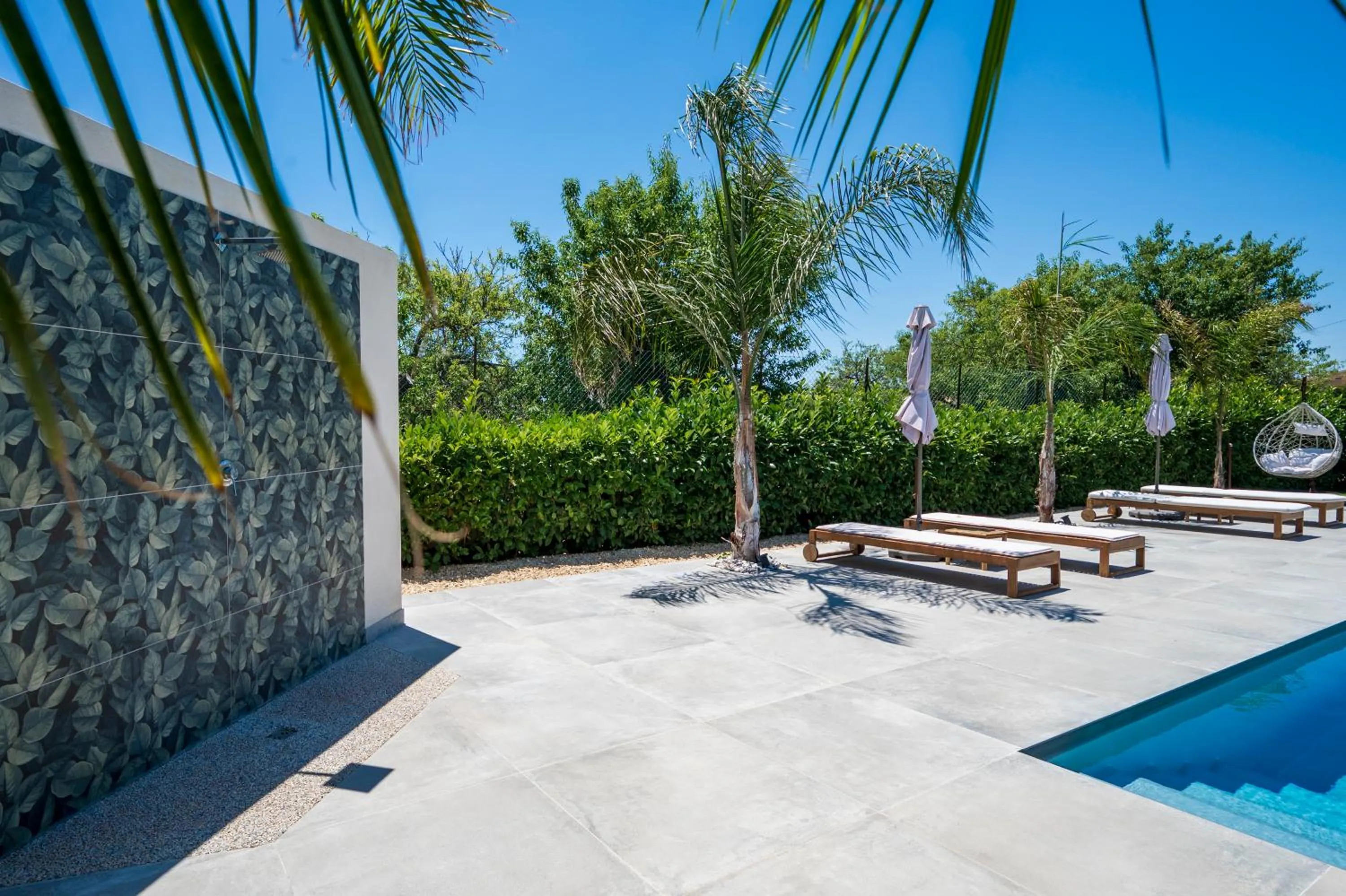 Garden in Villa Dolmen Beach