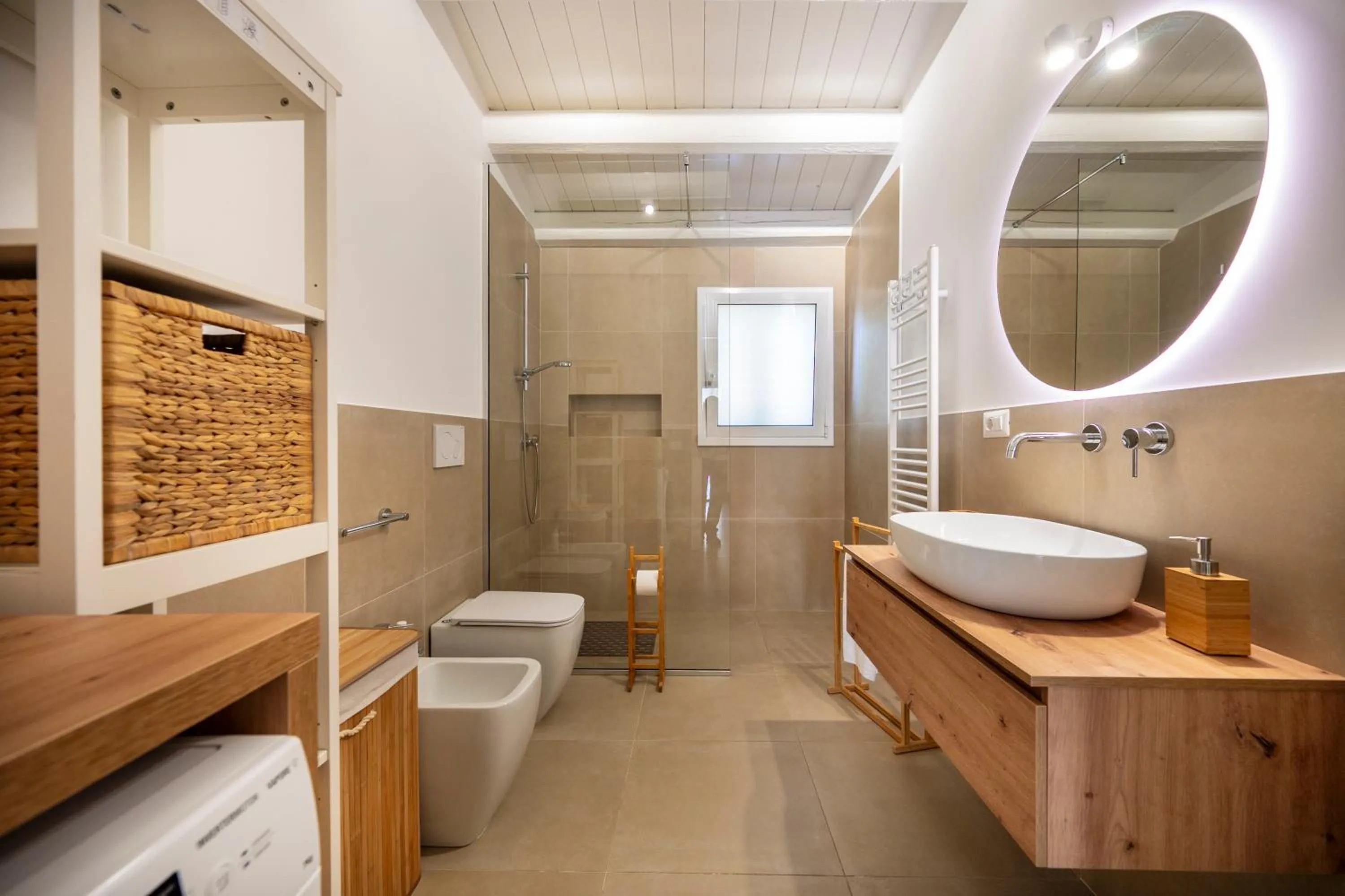 Shower in Villa Dolmen Beach