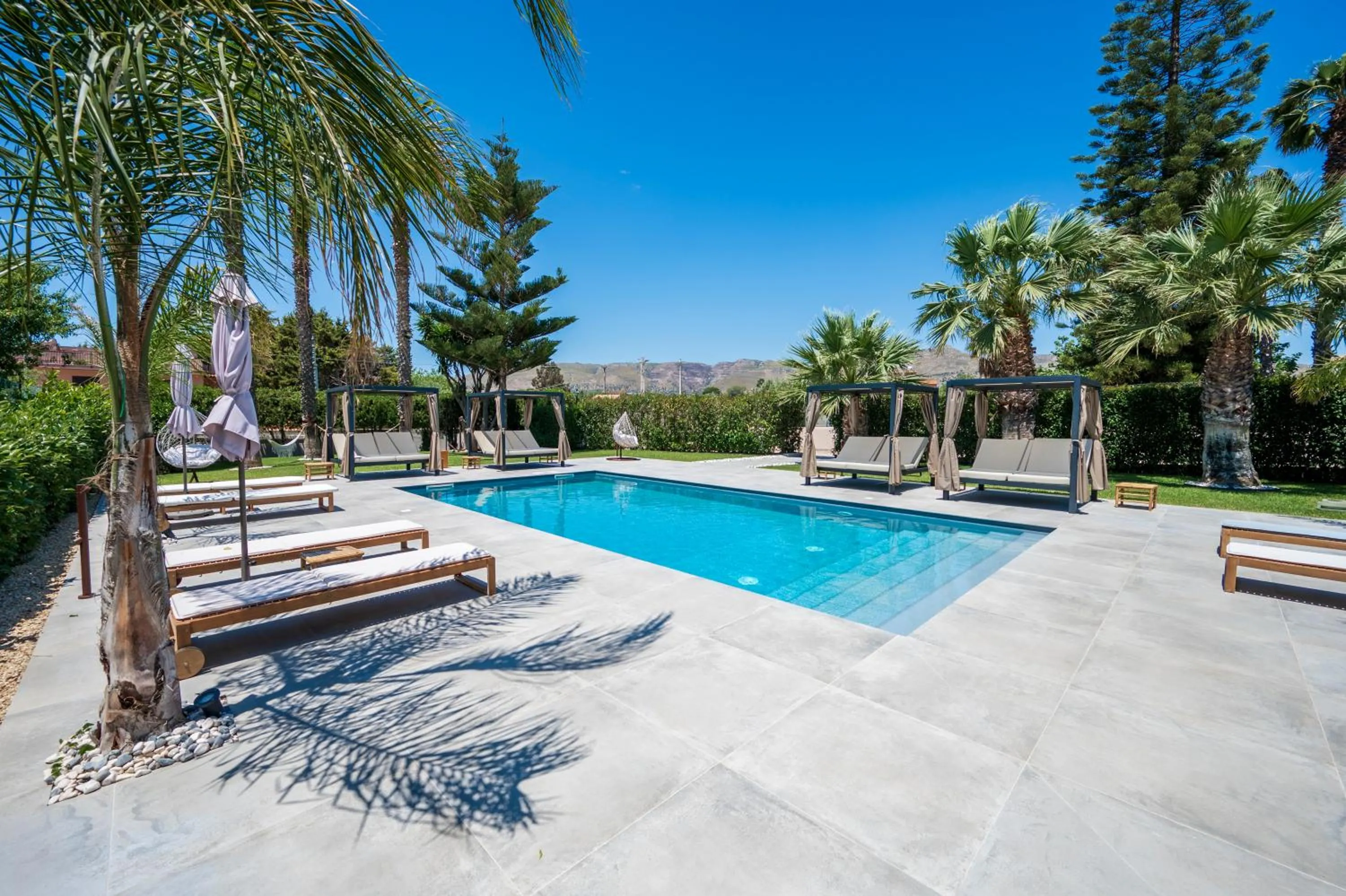 Spring in Villa Dolmen Beach