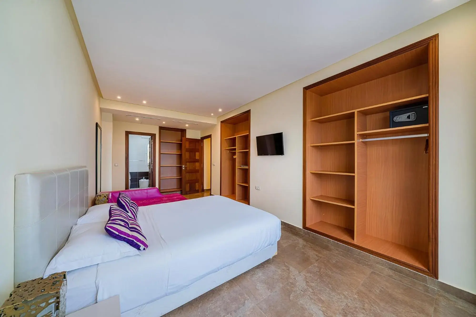 Four-Bedroom Apartment with Sea View in Mnar Castle Four-Bedroom Apartment with Sea View in Mnar Castle