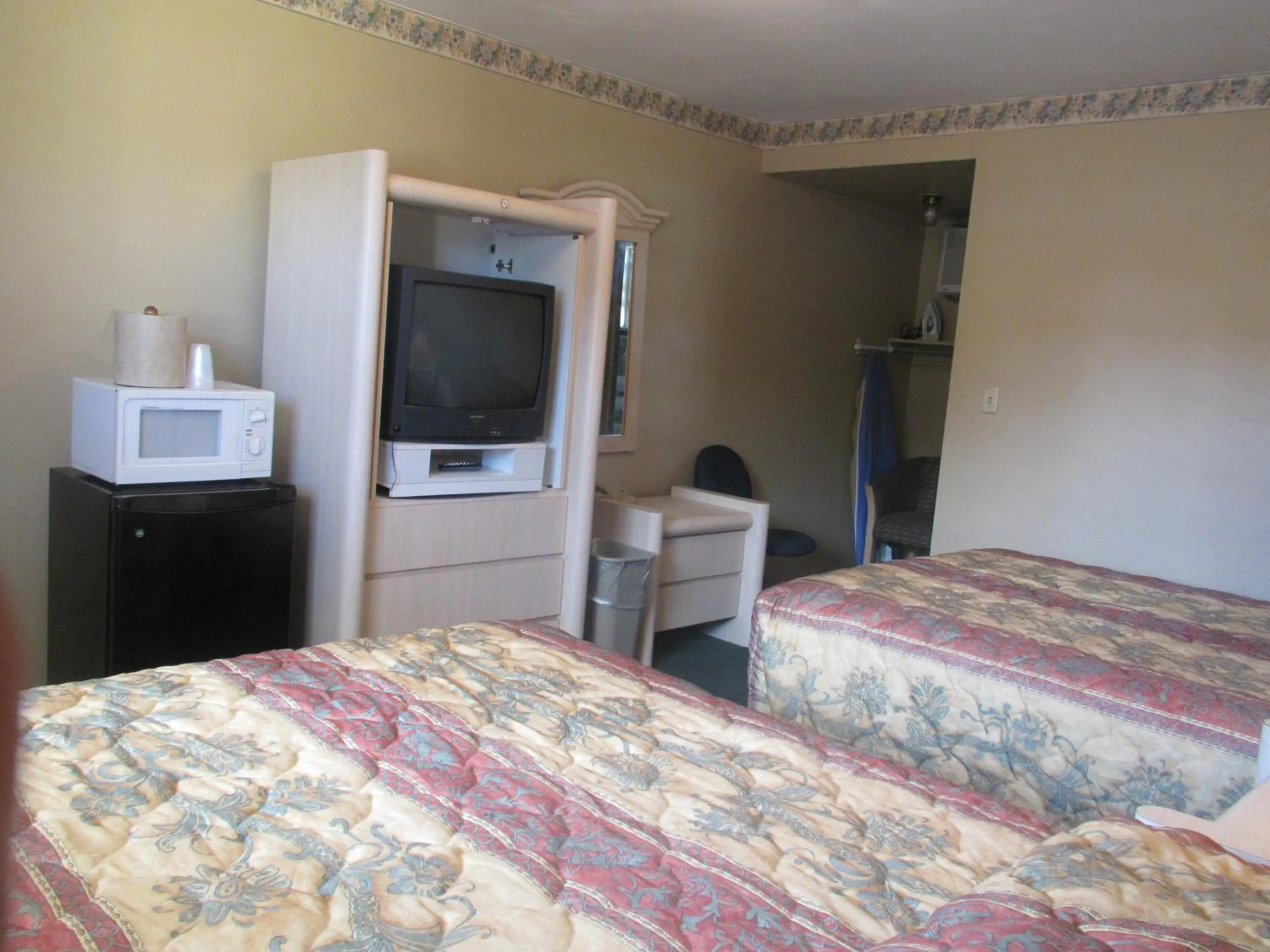 Bedroom, Bed in Country Lodge