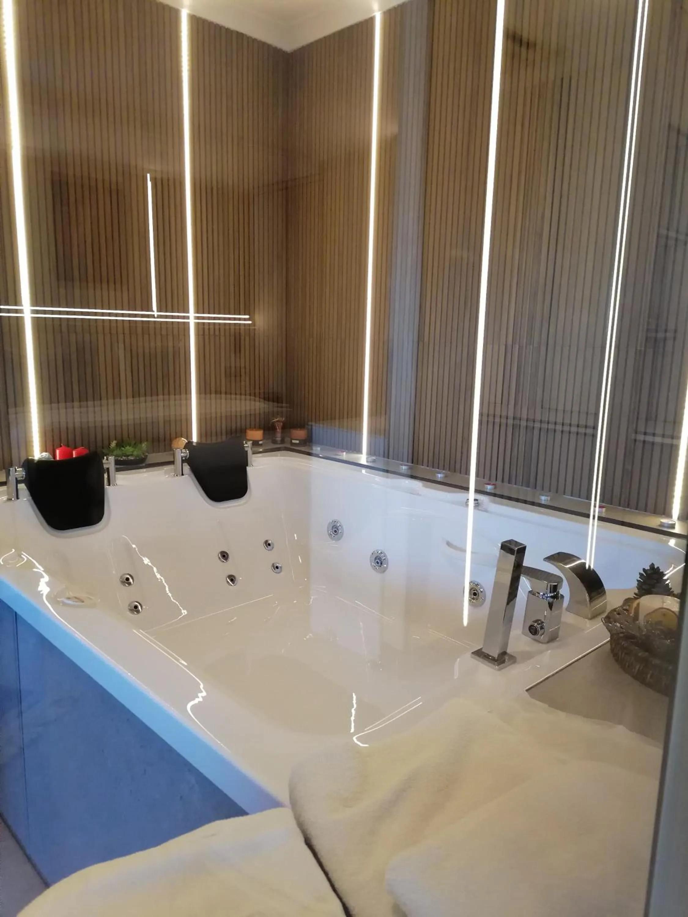 Hot Tub in N'Ala Otel