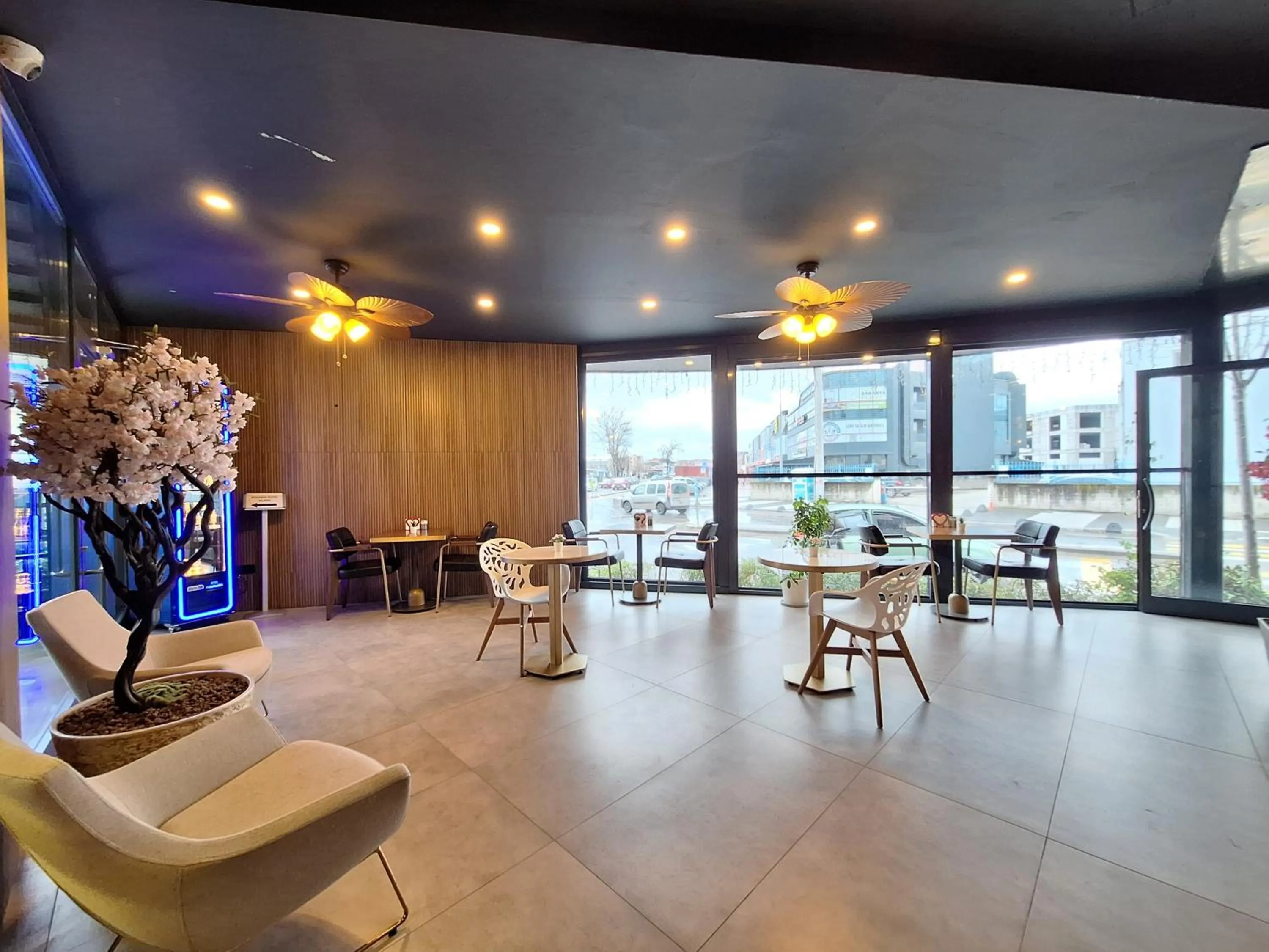 Restaurant/places to eat in N'Ala Otel