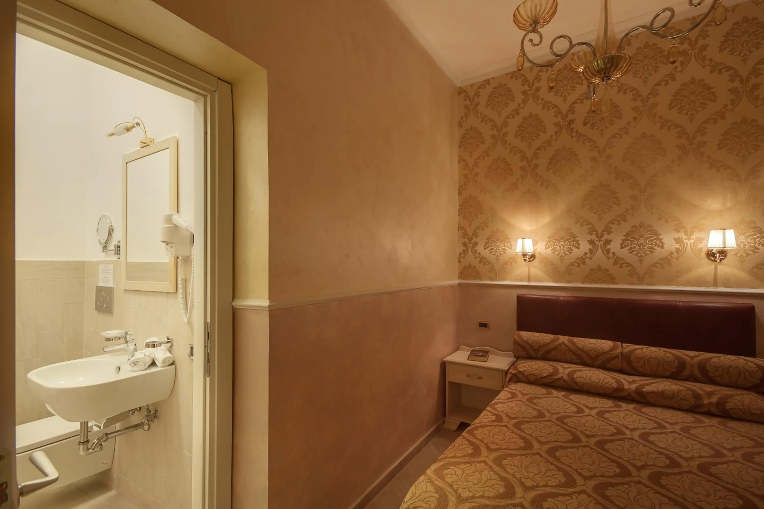 Photo of the whole room in Quality in Rome