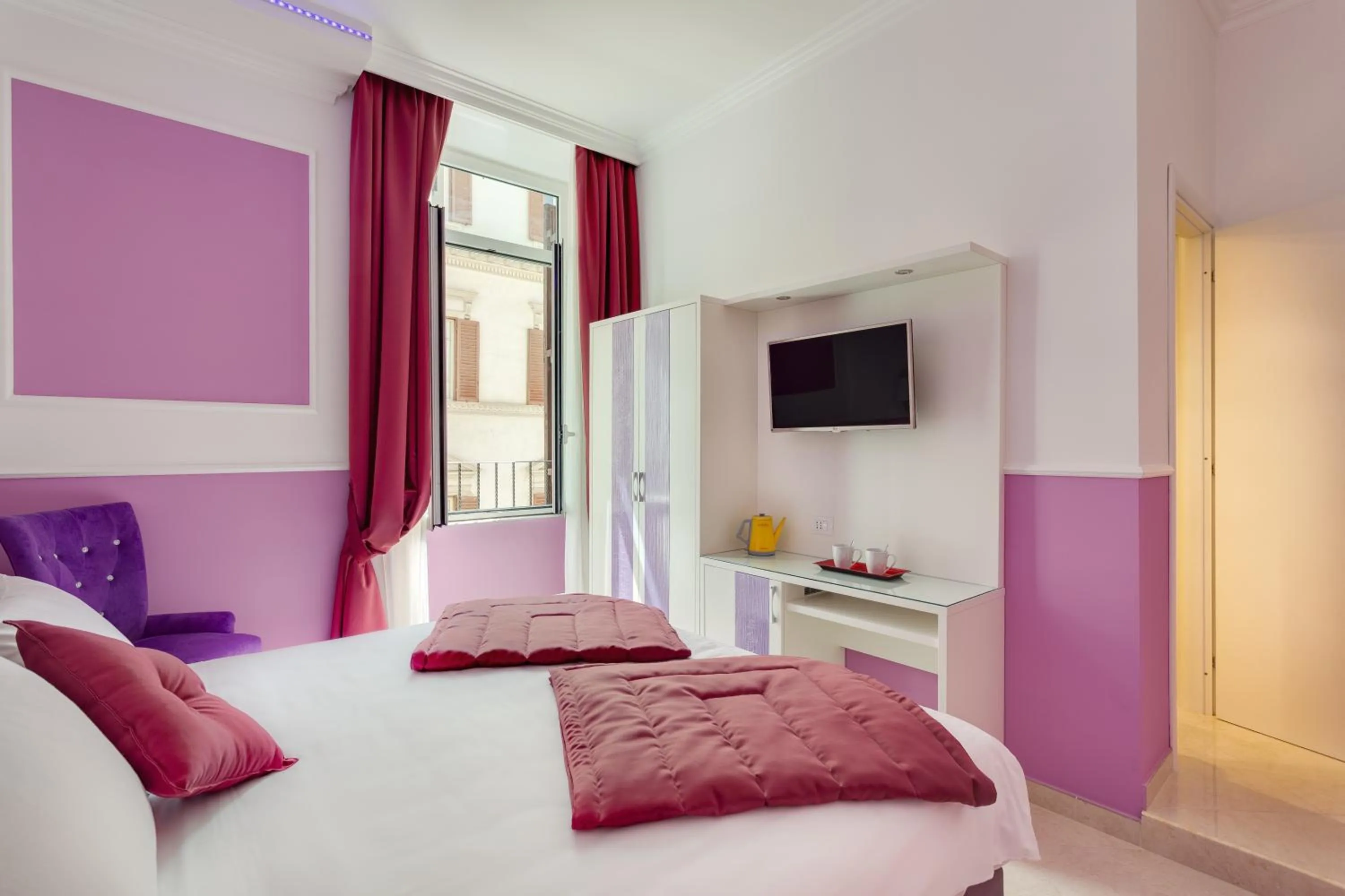 Photo of the whole room, Bed in Quality in Rome